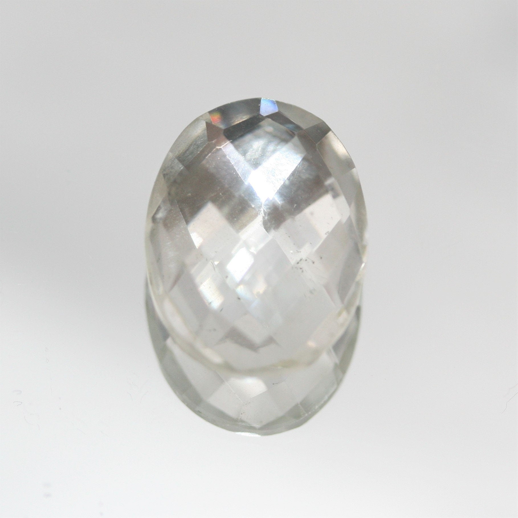 Quartz cristal de roche, taille coussin briolette ovale à facettes, 18 x 13,2 mm (10,65 ct).