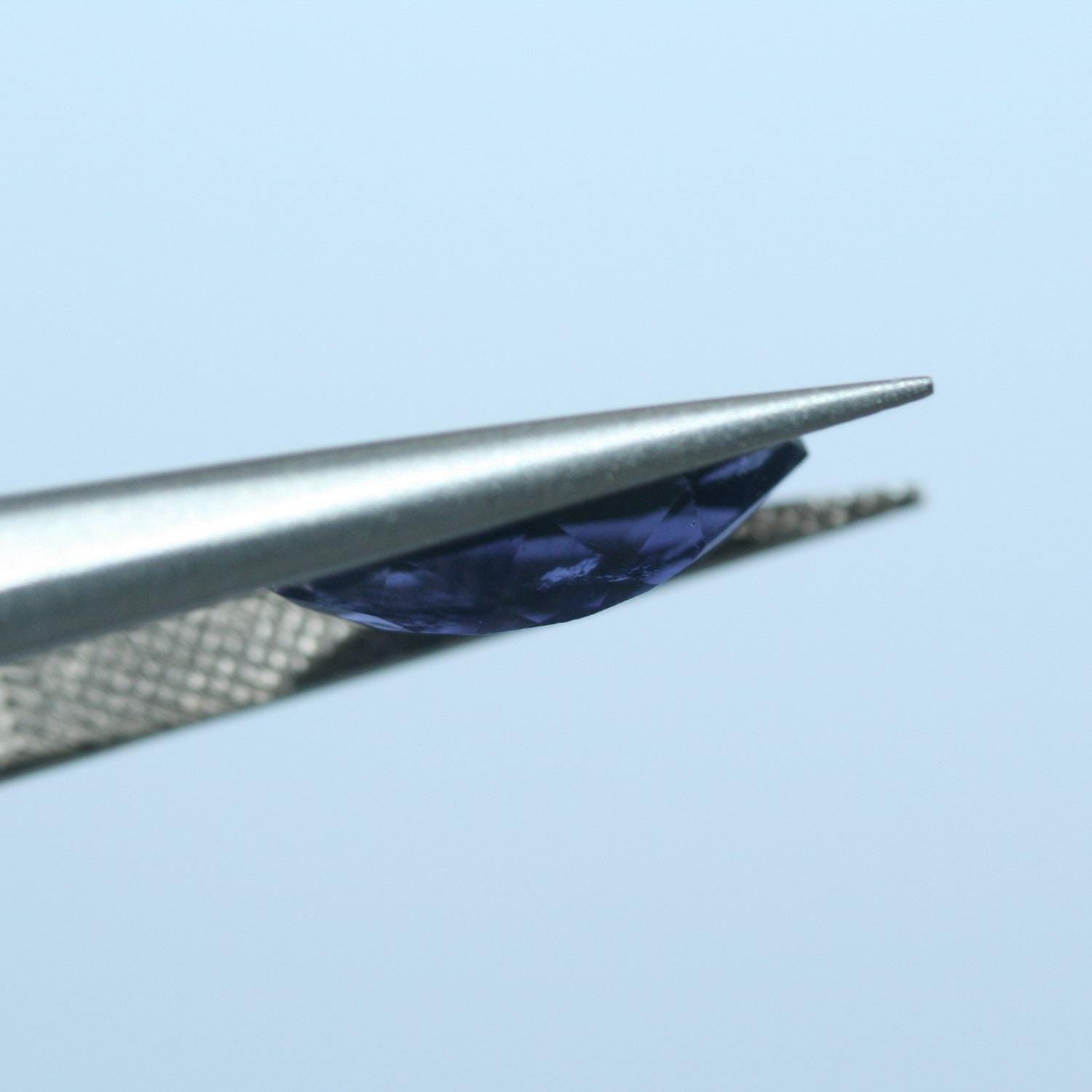 Lot d'iolites facettées en forme de marquise 12x6mm. (4 pièces).