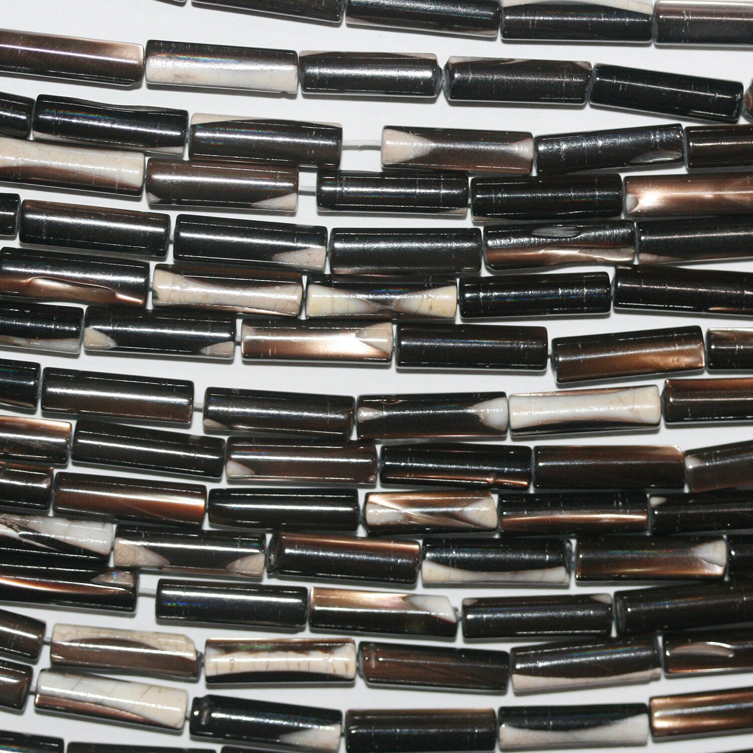 Perles cylindriques lisses en nacre marron, 13 x 4 mm, 15 pouces (38 cm) - Longueur du fil : 39 cm