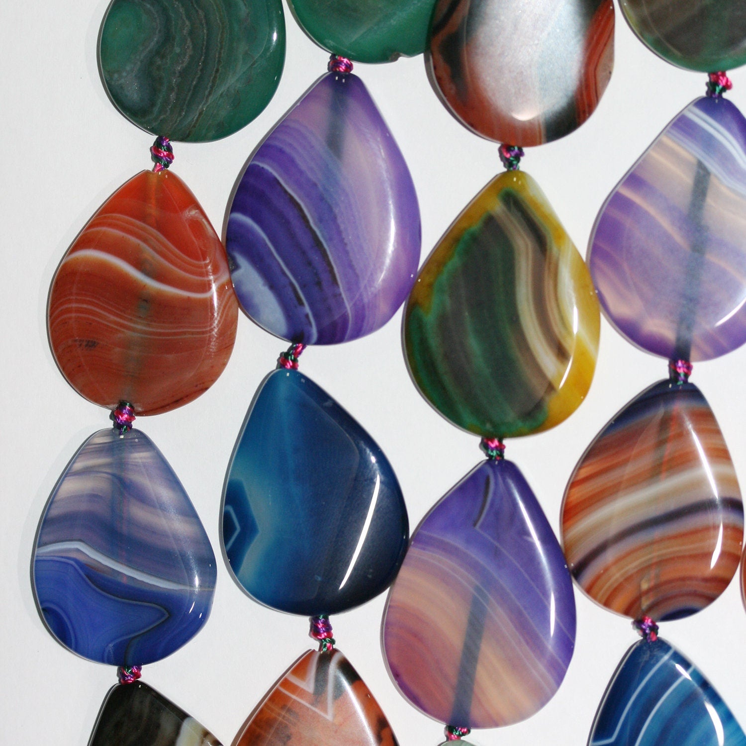 Perles plates lisses en agate multicolore St 15" 40x30mm. Fil de 39cm.
