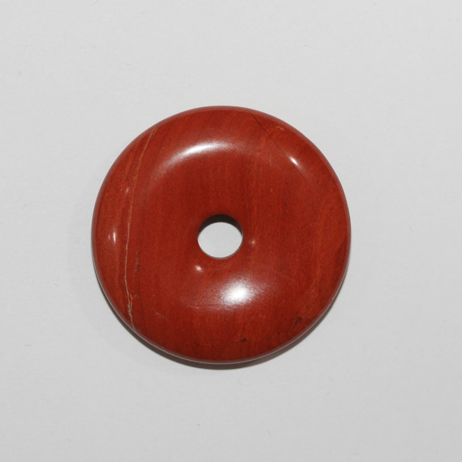 Pendentif beignet lisse en jaspe rouge 35-40 mm