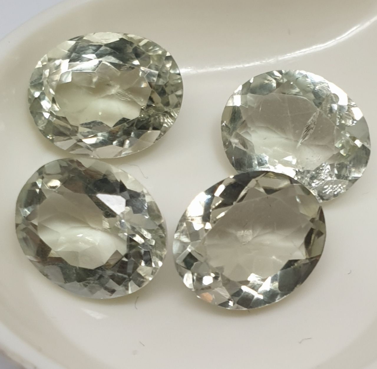 Lote de 4 piezas de prasiolita facetada ovalada de 11 x 9 mm (4 piezas) - Artículo 195LO