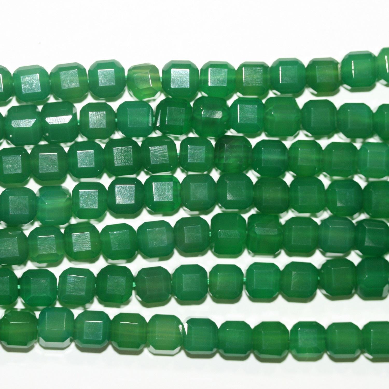 Perles cubiques à facettes en onyx vert St de 15 pouces, 8 mm - Fil de 38 mm.