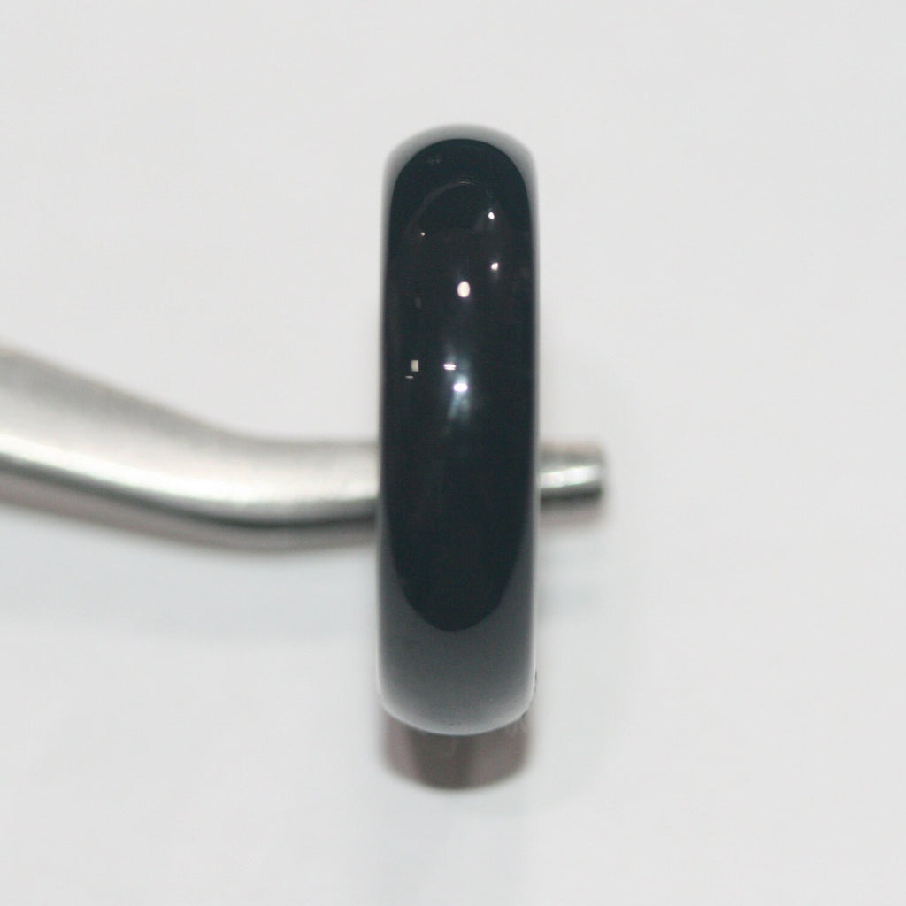 Pendentif créole lisse en onyx 24x6mm.