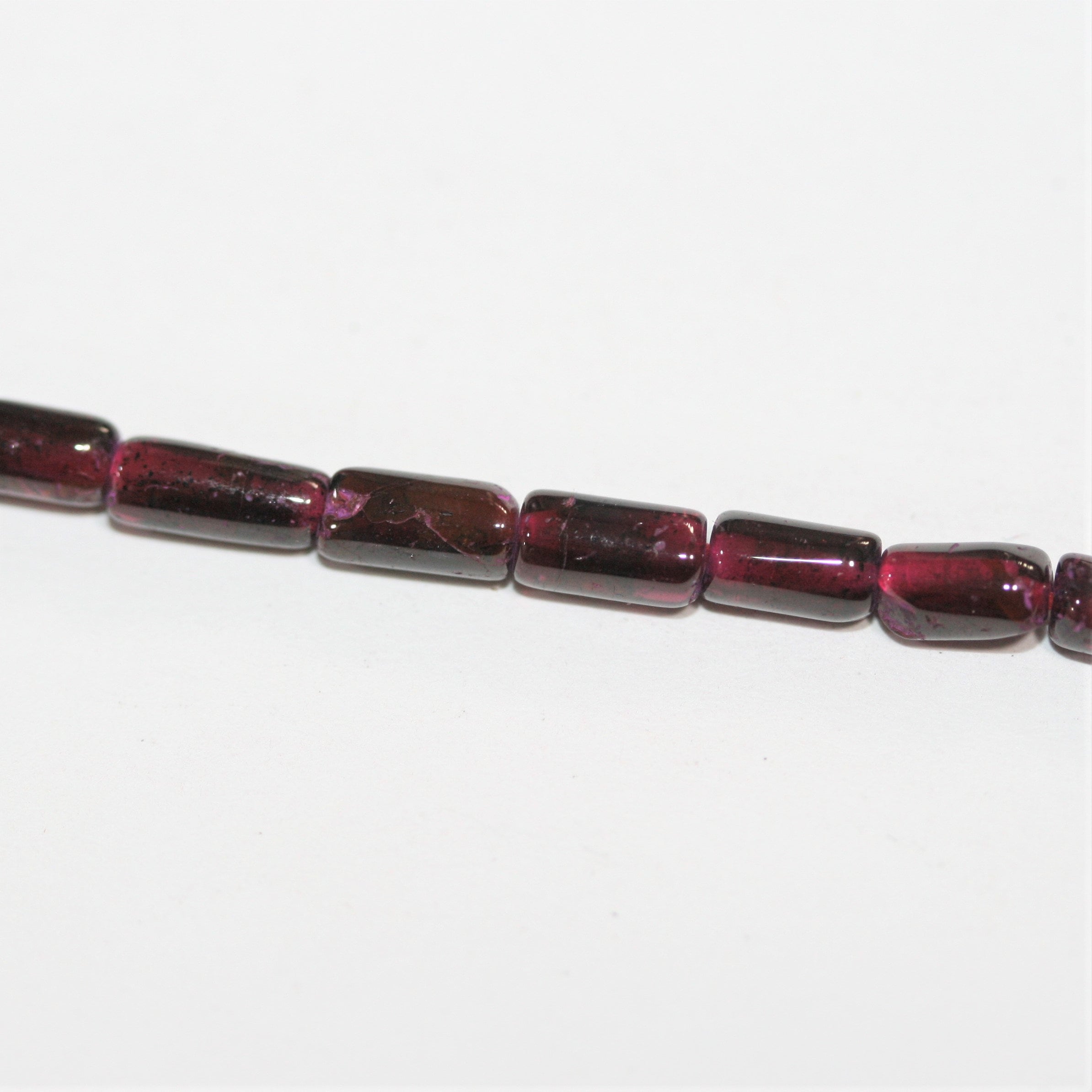 Perles tubulaires lisses en grenat de Saint-Pierre, 14 pouces, 6 x 3 mm. Longueur approximative du brin : 36 cm.