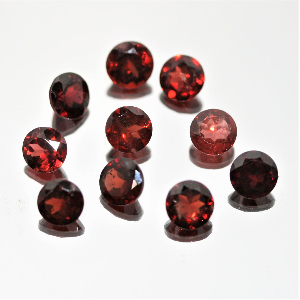 10 Pcs Lot of Faceted Round Garnet 4mm. (10 Pieces)