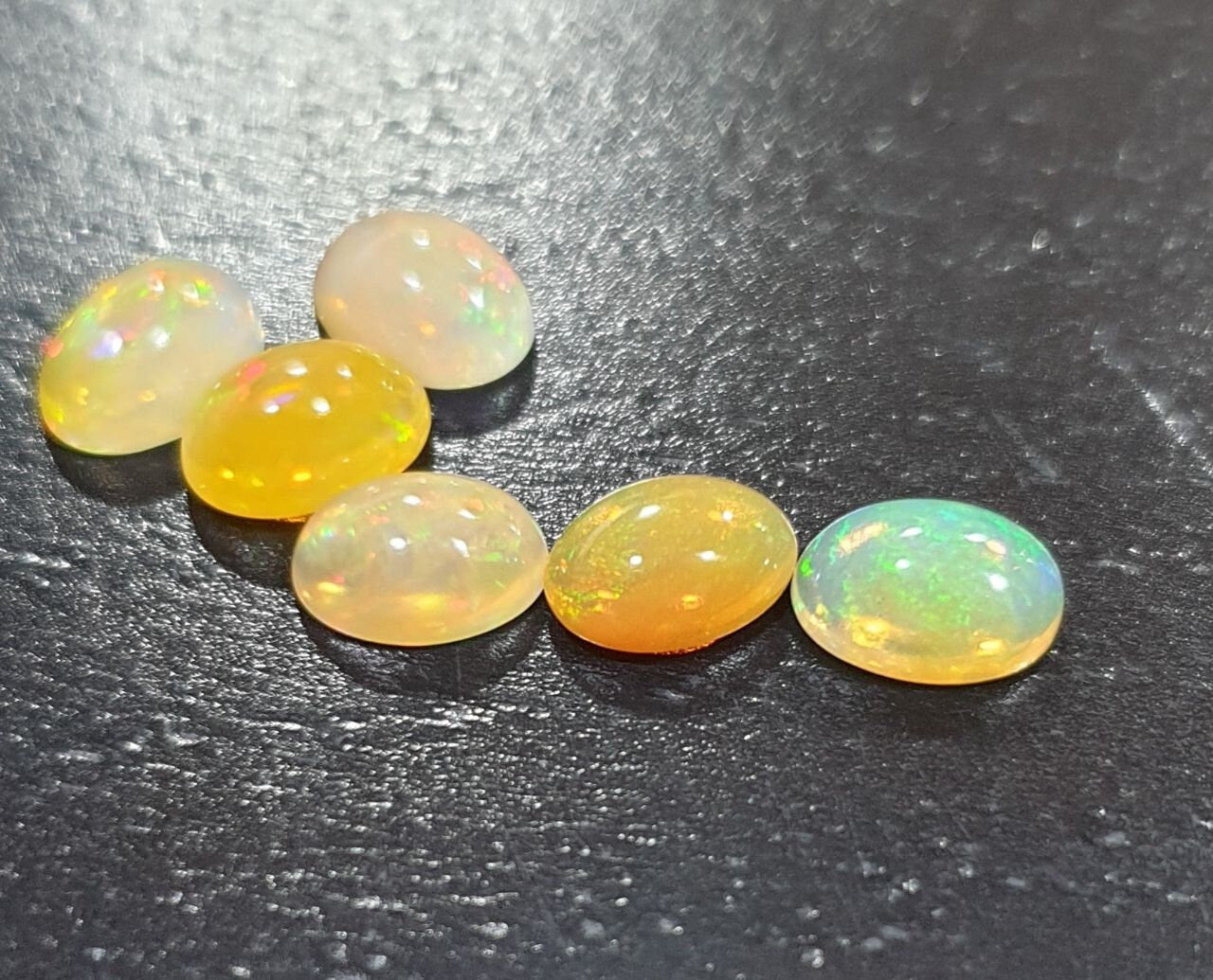 Lote de 6 cabujones ovalados de ópalo Wello natural de 7 x 5 mm (AAA) - Venta al por mayor - Lotes de piedras preciosas - Gema sin tratar