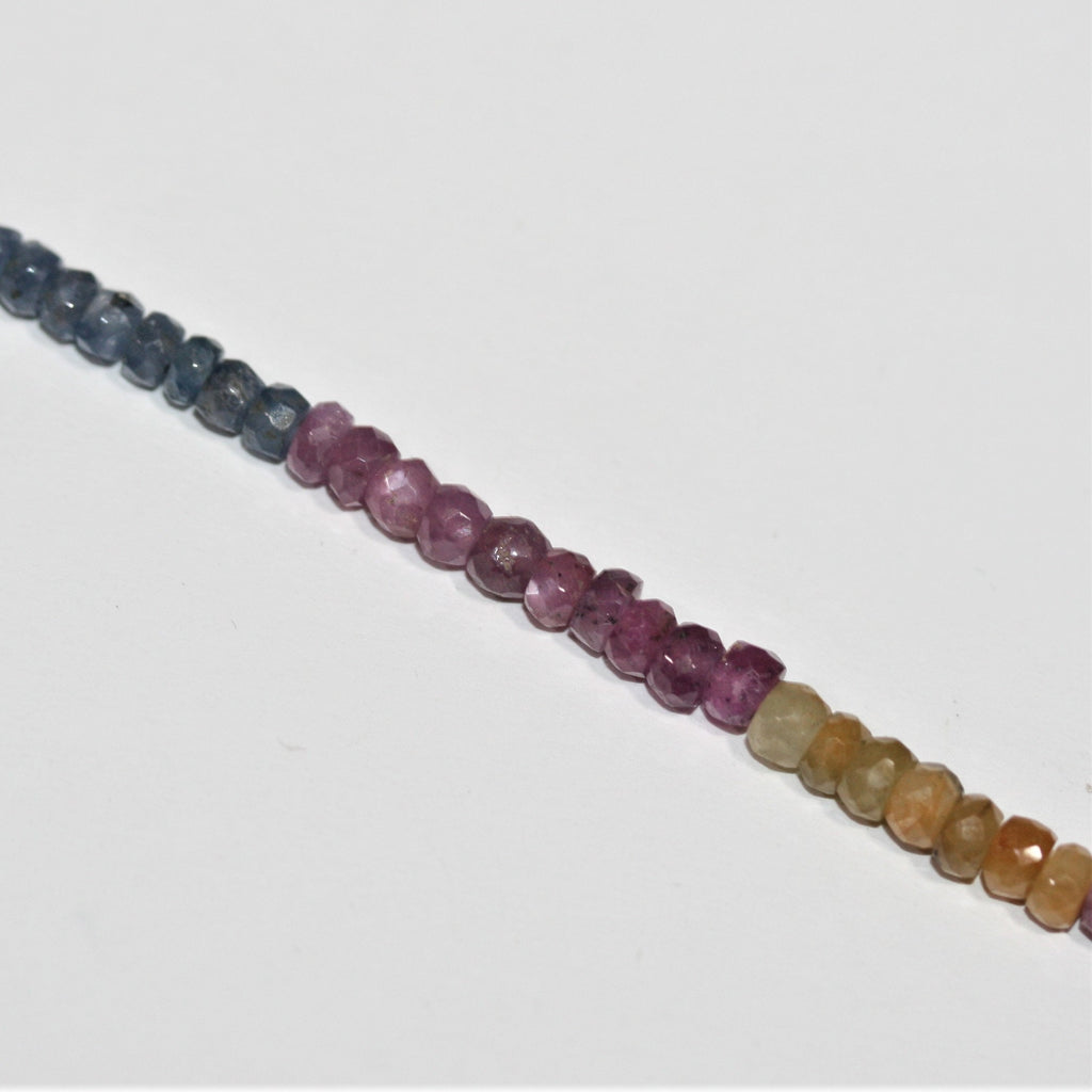 Cuentas redondas facetadas graduadas de rubí y zafiro de 20" de St., de 3 x 2 a 5 x 3 mm. Longitud aproximada: tira de 52 cm.