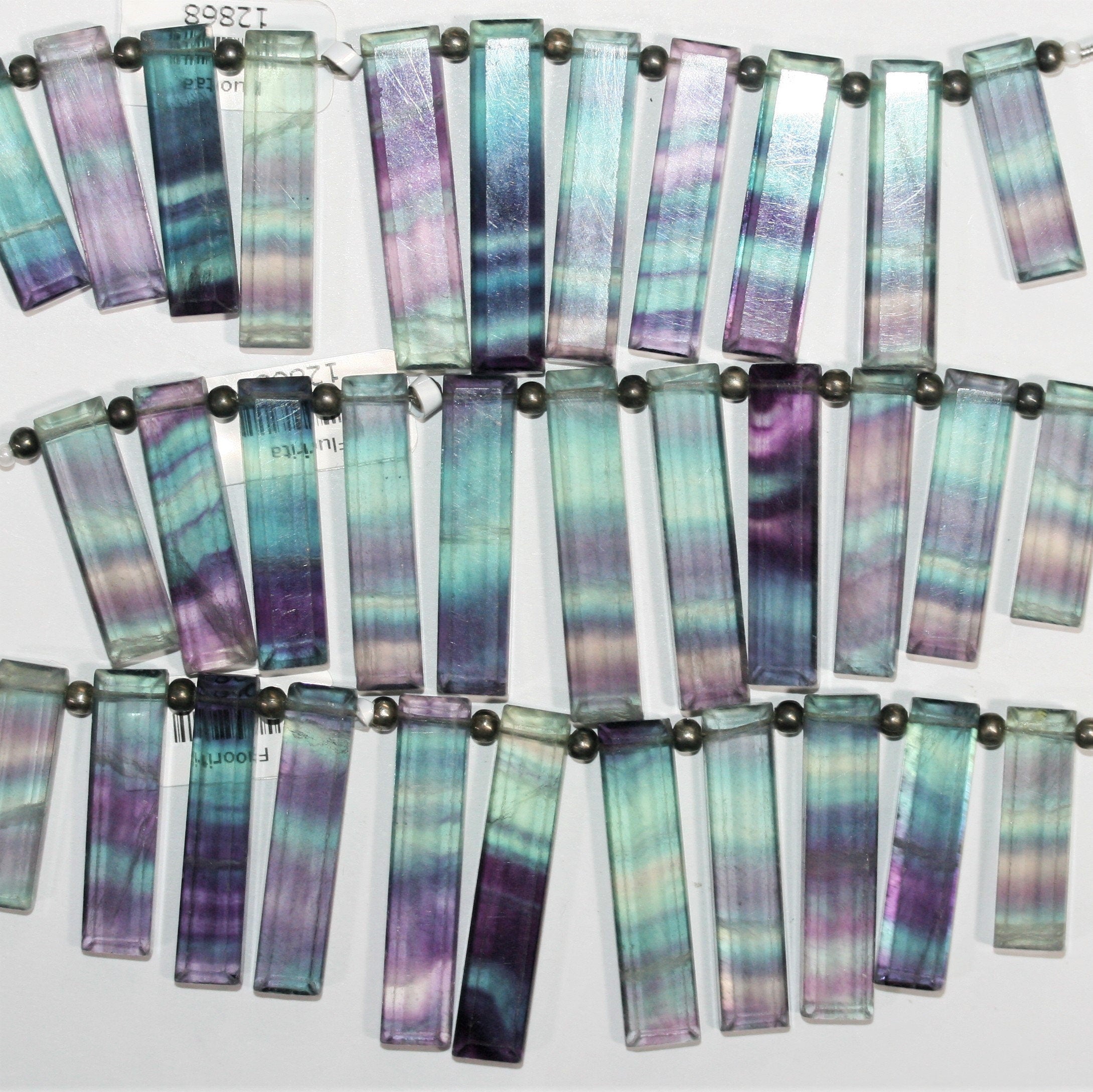 Cuentas rectangulares facetadas de fluorita de 4", 22 x 6-33 x 7 mm. Aprox. - Hilo de 10 cm.