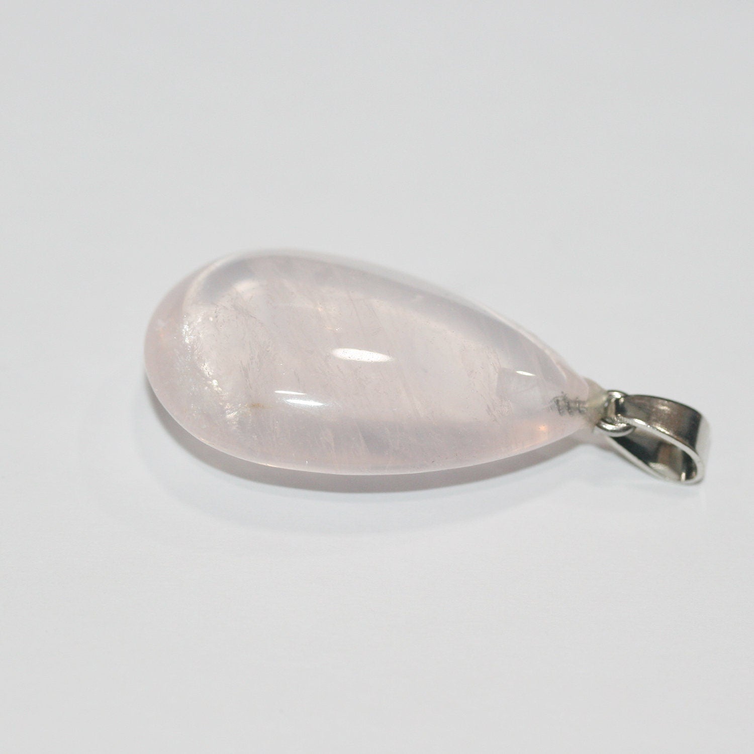 Pendentif goutte en quartz rose 32x20mm.