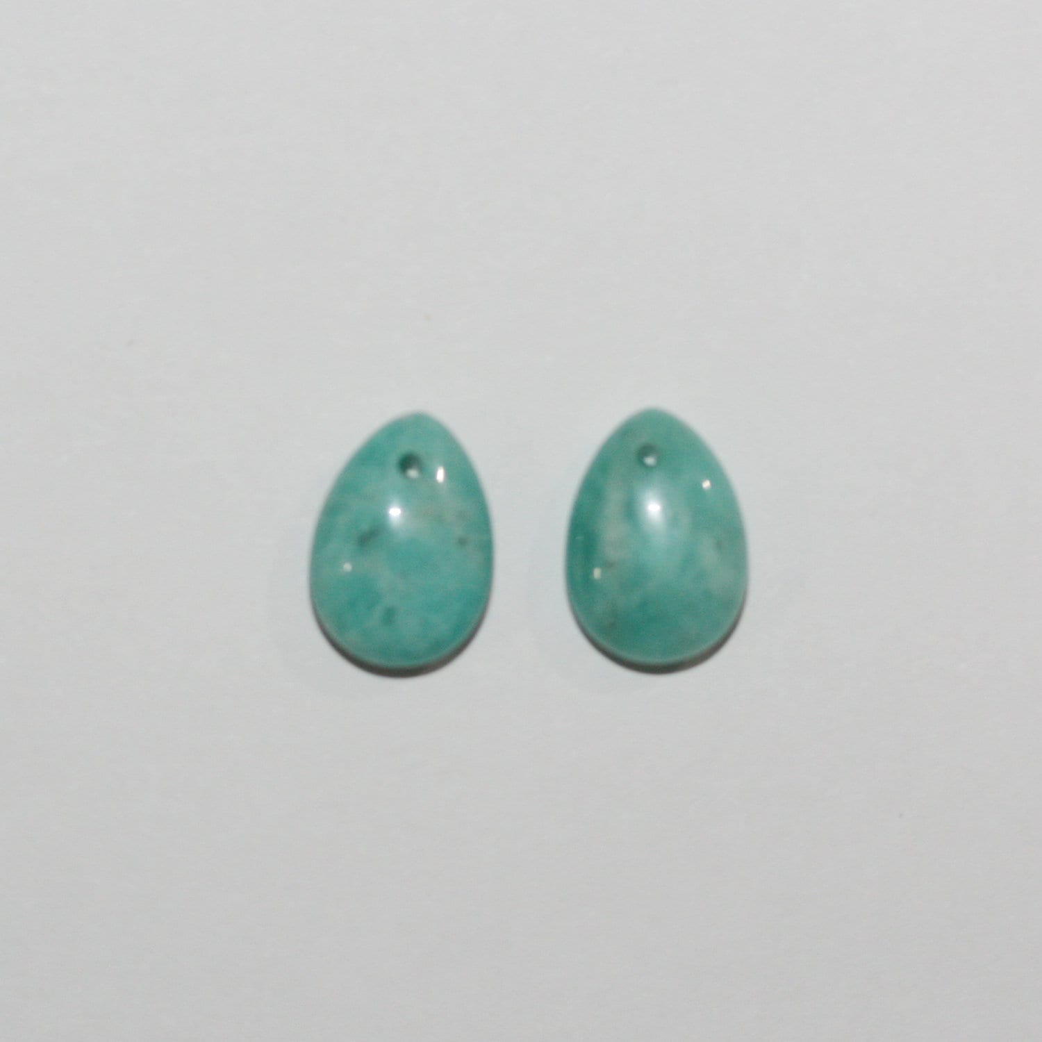Pendentif goutte lisse en amazonite russe 14x10mm.( 1 paire )