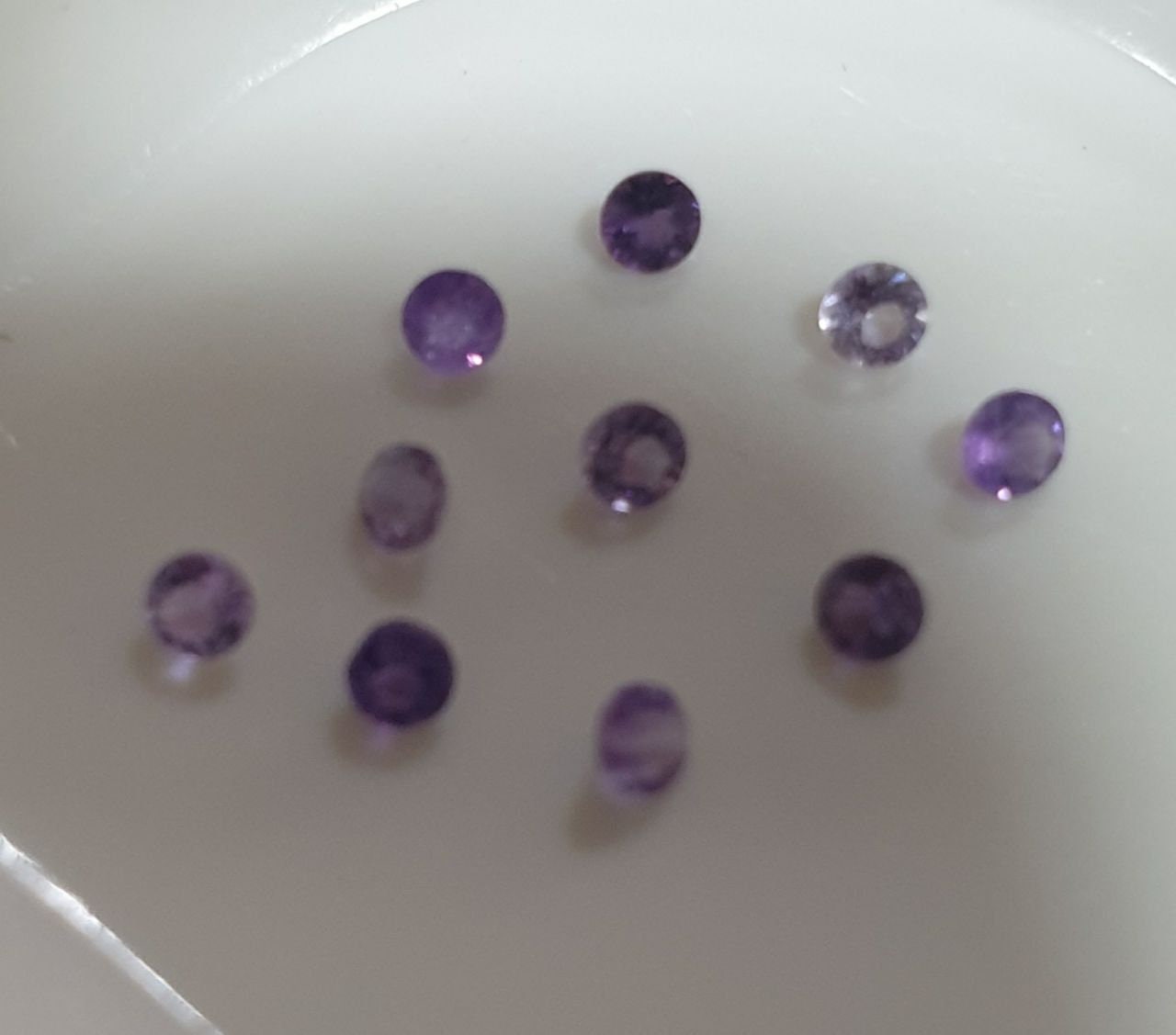 Amatista calibrada facetada redonda de 2 mm (10 unidades) - Piedras calibradas - Piedras naturales - Corte brillante