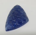 Grande taille unique sculptée dans un cabochon de tanzanite naturelle, 39 x 24,6 mm, 42 carats - Sculpture sur pierre précieuse