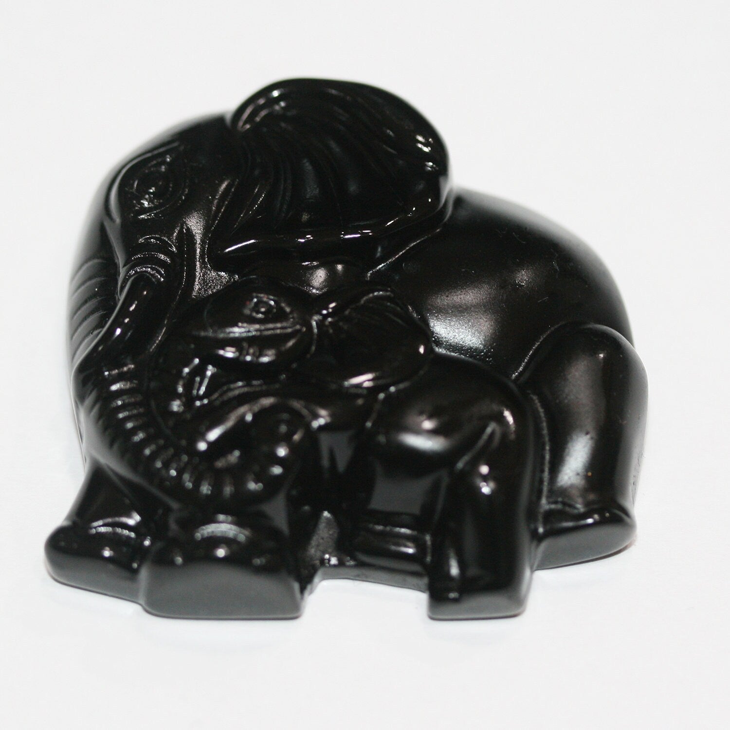 Pendentif éléphant en obsidienne 48x45mm.