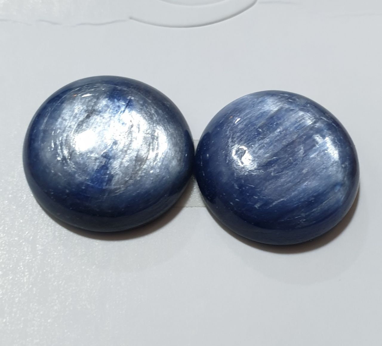 Lote de 2 cabujones redondos de cianita de 20 mm. (2 piezas)