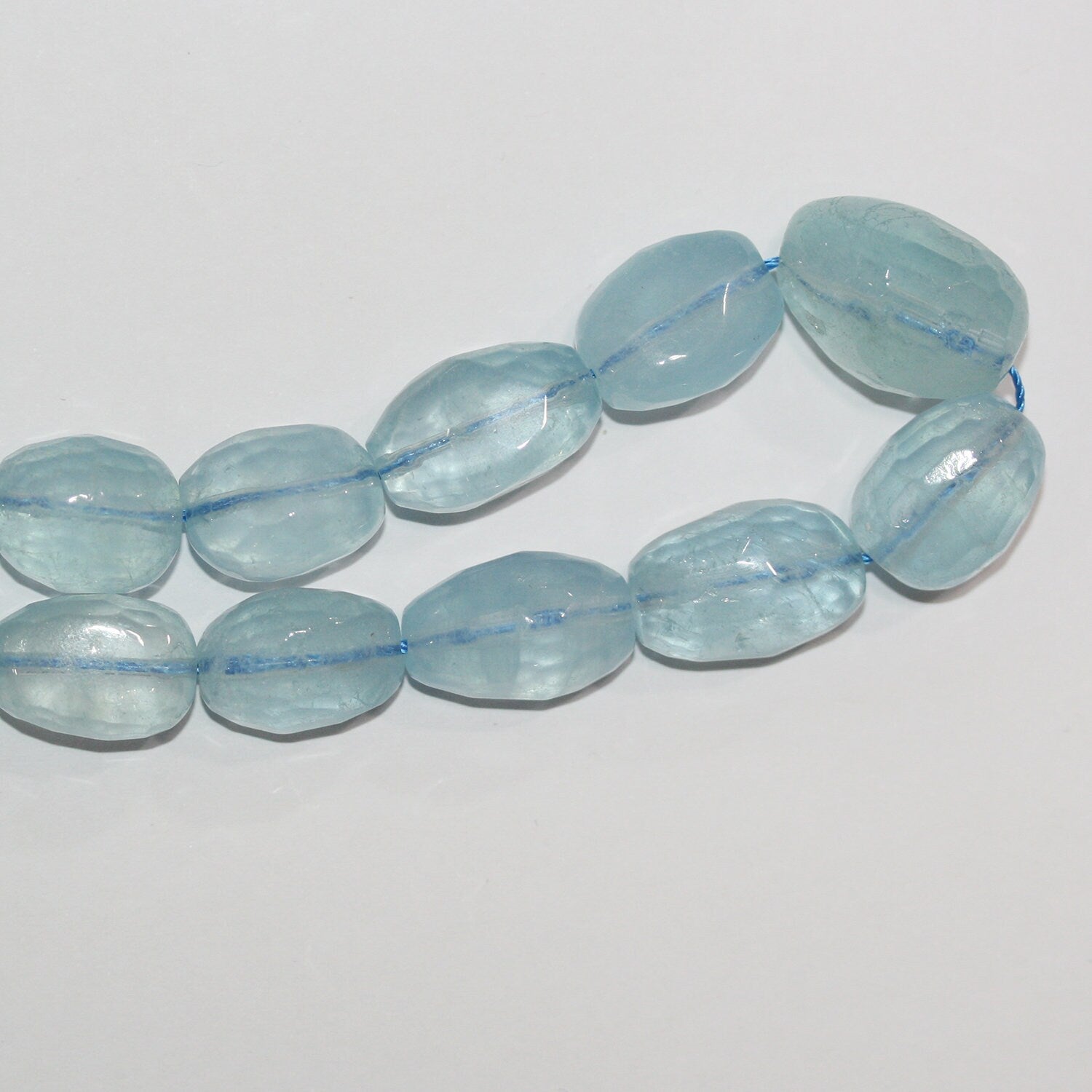 Cuentas de aguamarina de 43 cm (17"), facetadas y graduadas, de barril, 10 x 7-19 x 13 mm (aprox. - Hilo de 44 cm)