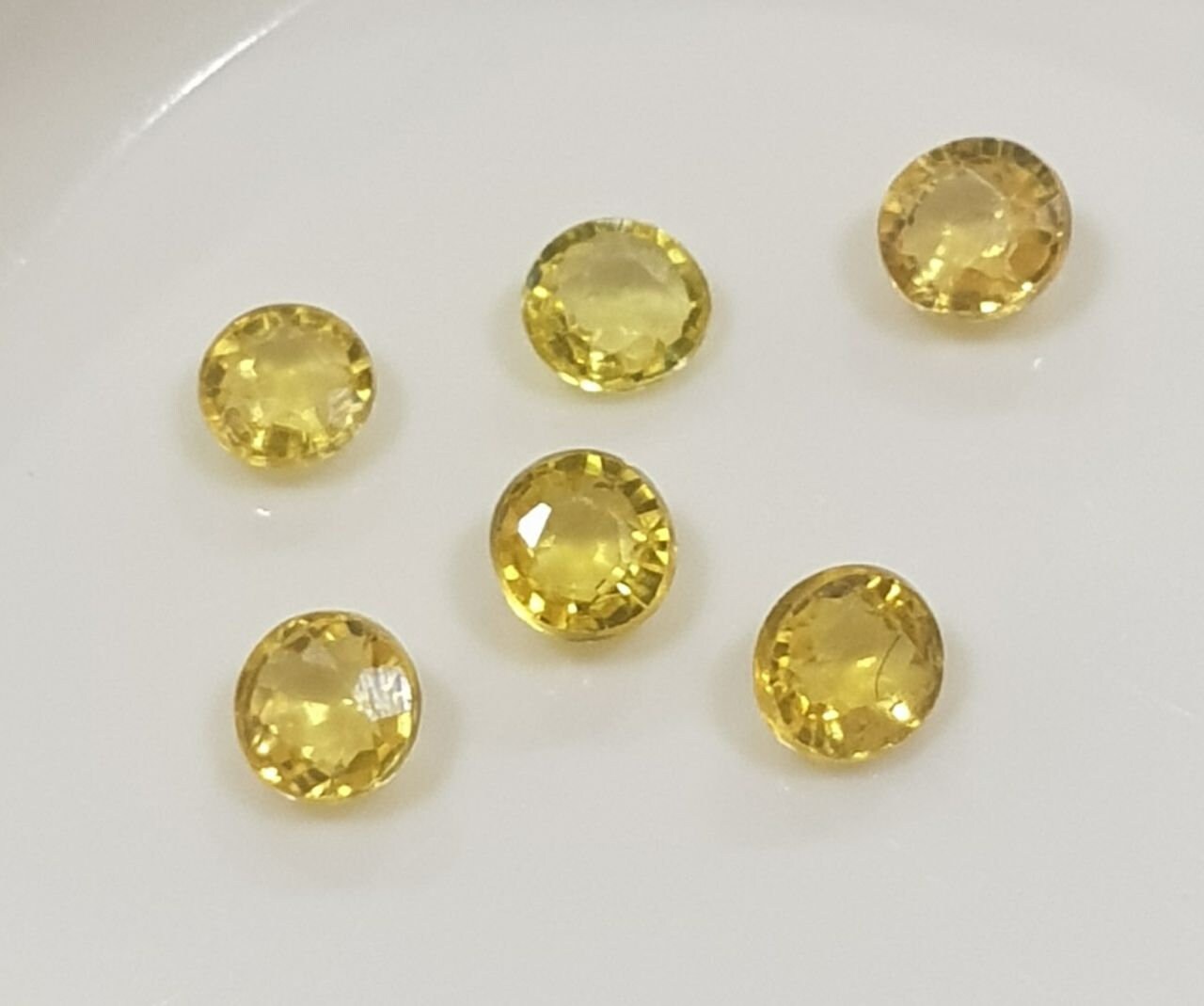 Lote de 6 zafiros amarillos facetados redondos de 2,8-3 mm. - Paquetes de piedras preciosas - Piedras sueltas al por mayor - Gemas naturales