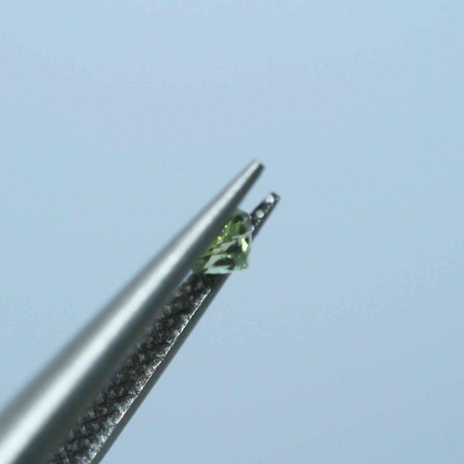 Lote de Peridoto Facetado Redondo 3mm.-(24Pcs)