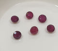 Lote de 6 rubíes redondos facetados de 2,5 mm. Gemas sueltas al por mayor. Gemas naturales.