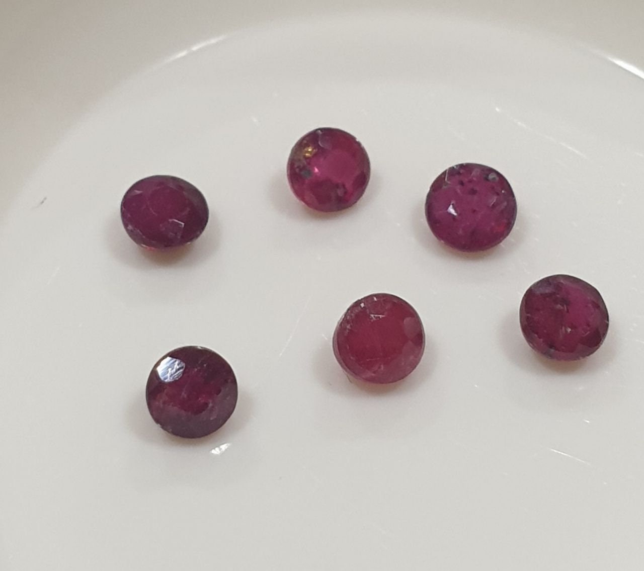 Lot de 6 rubis ronds à facettes de 2,5 mm - Pierres précieuses en vrac - Prix de gros - Gemmes naturelles