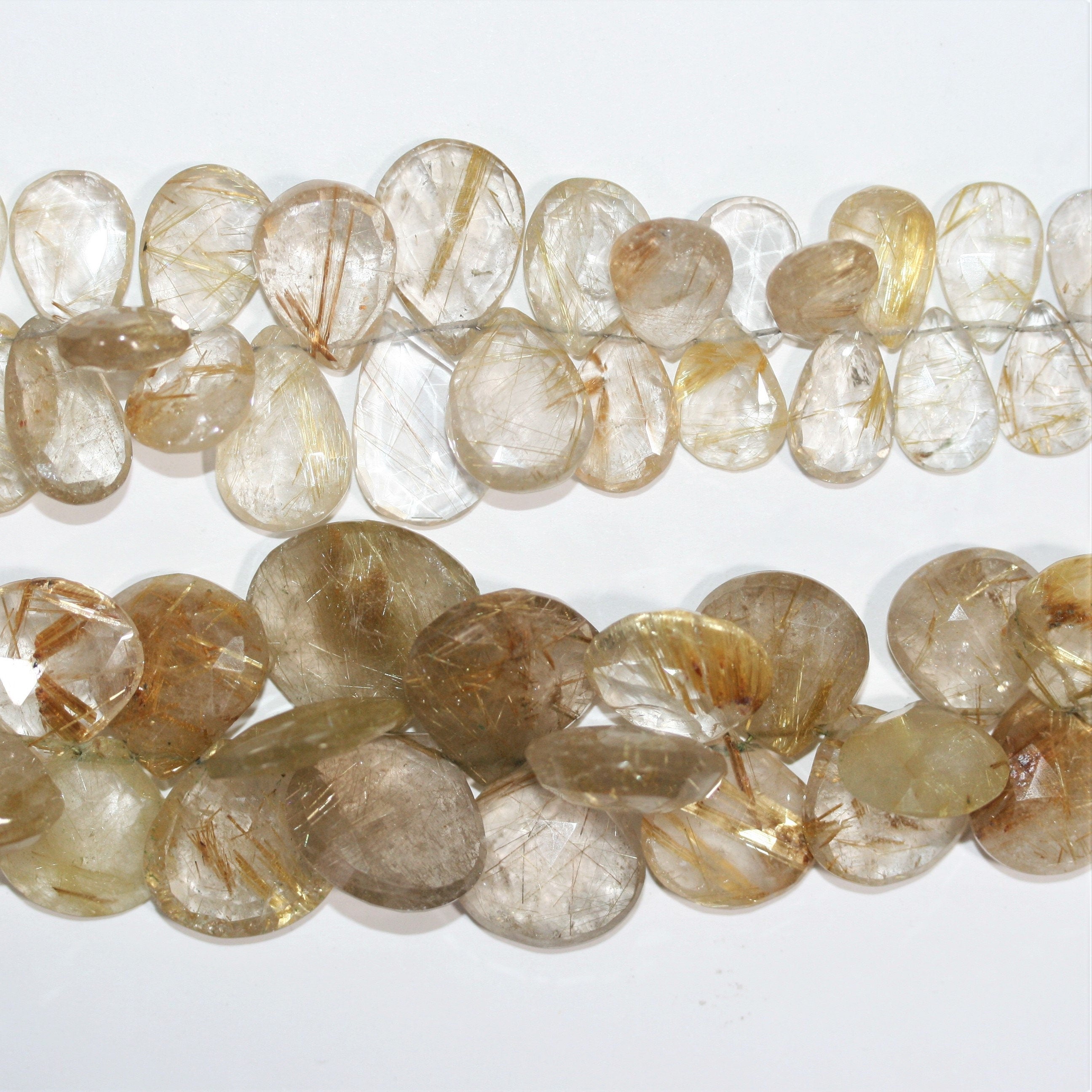 Perles en quartz rutile St de 8 pouces, à facettes graduées de 15 à 20 mm. Longueur du fil : environ 21 cm.