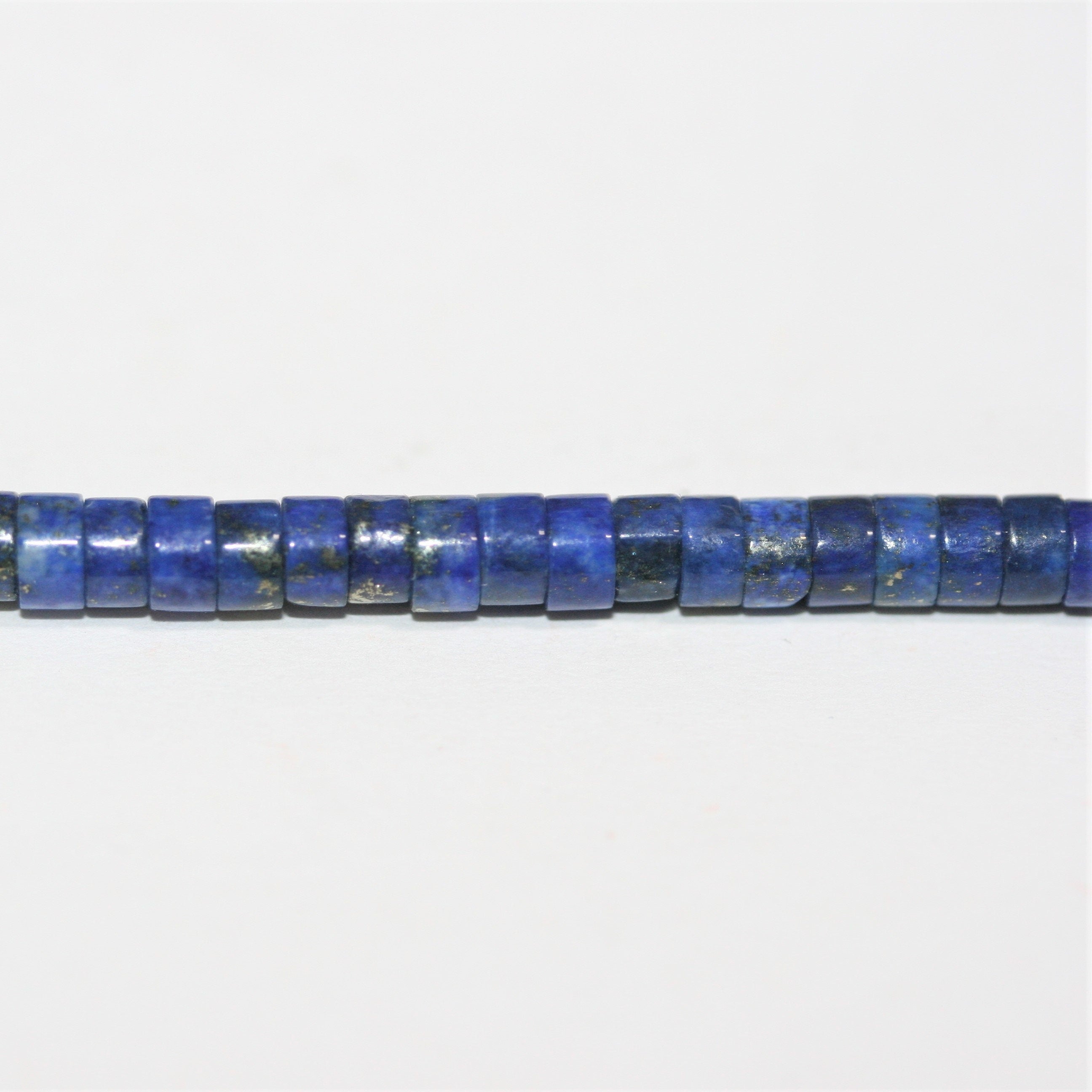 Perles disques lisses en lapis-lazuli de 15 pouces, 4 x 2 mm. - Brin de 39 cm.