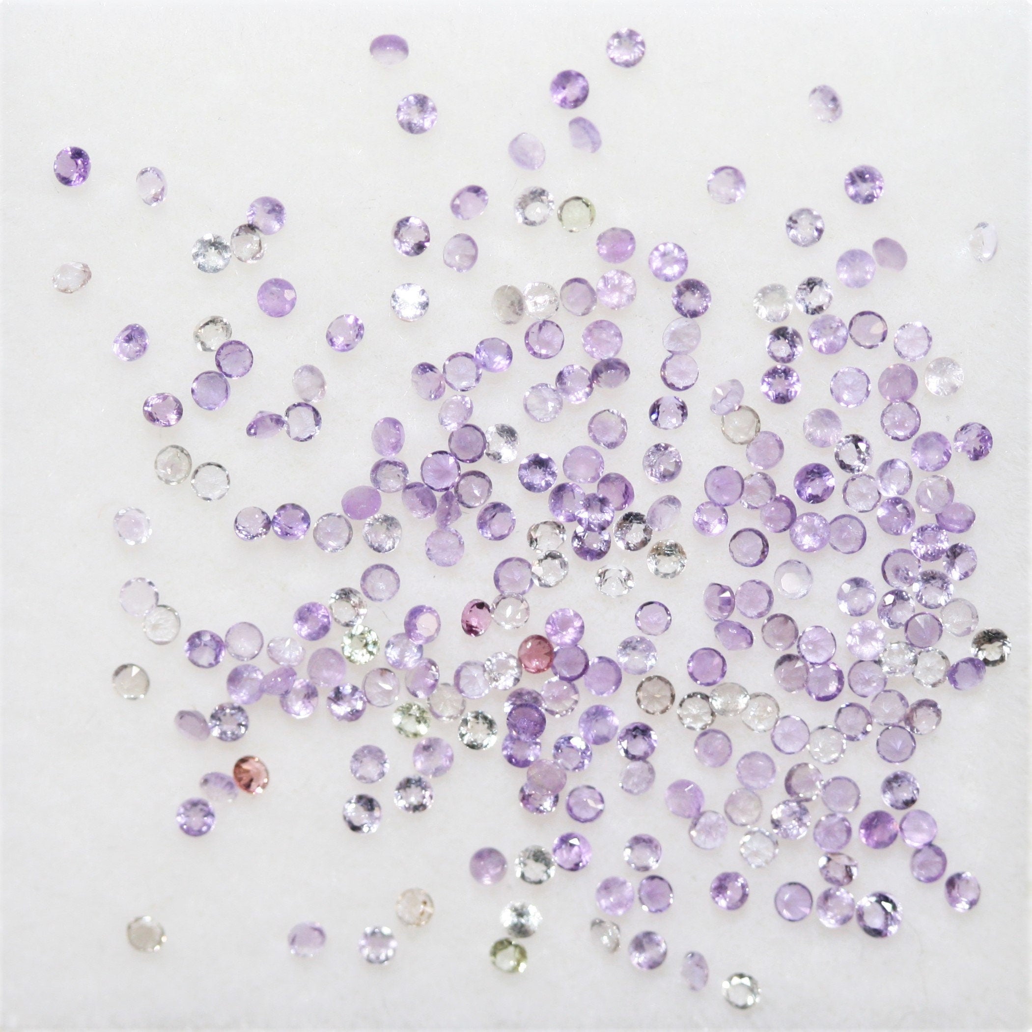 Lote de amatista redonda facetada de 1,1 mm (aprox. 2 quilates)