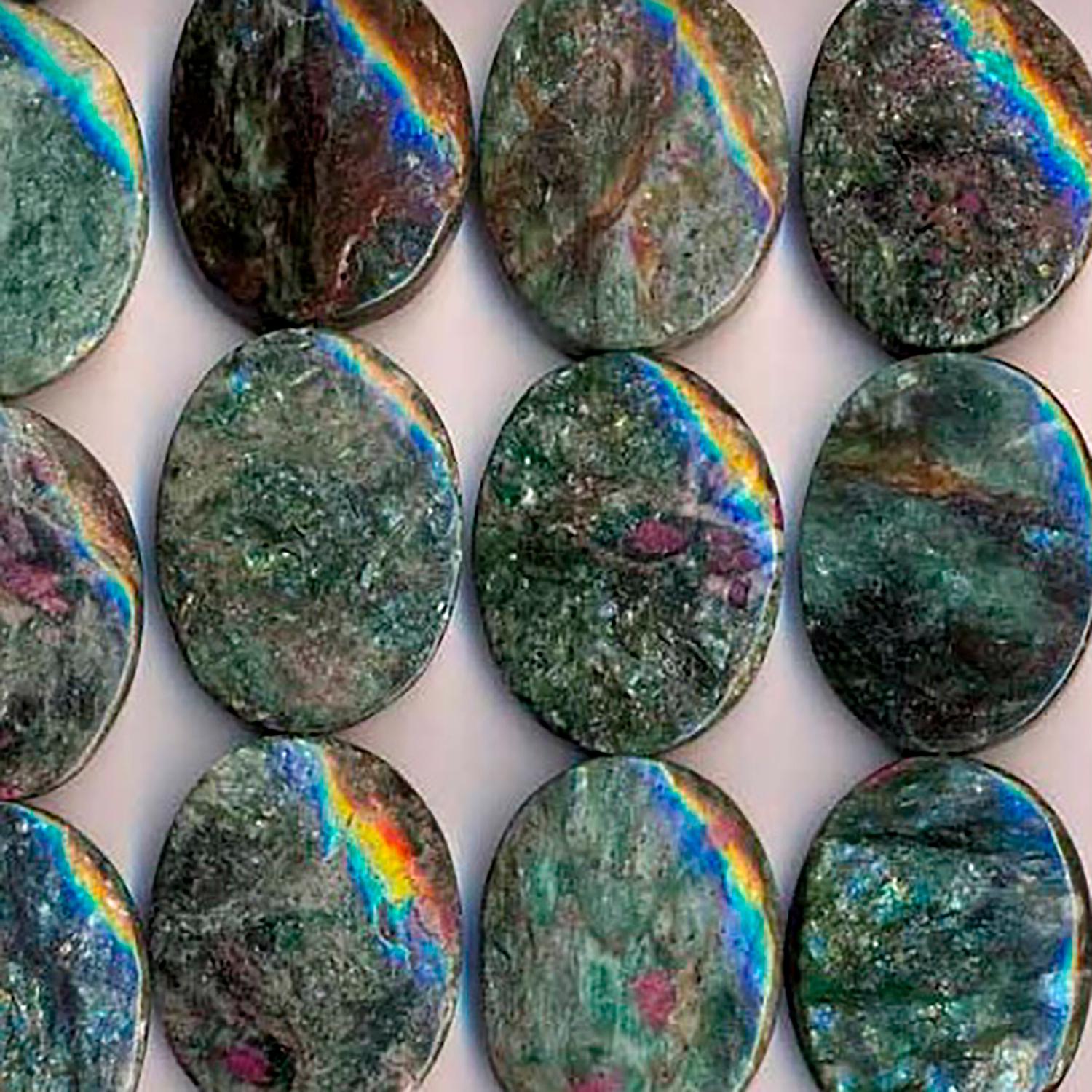 Cuentas ovaladas lisas de fucsita y rubí de 40 x 30 mm (16"). Hilo de 40 cm aprox.