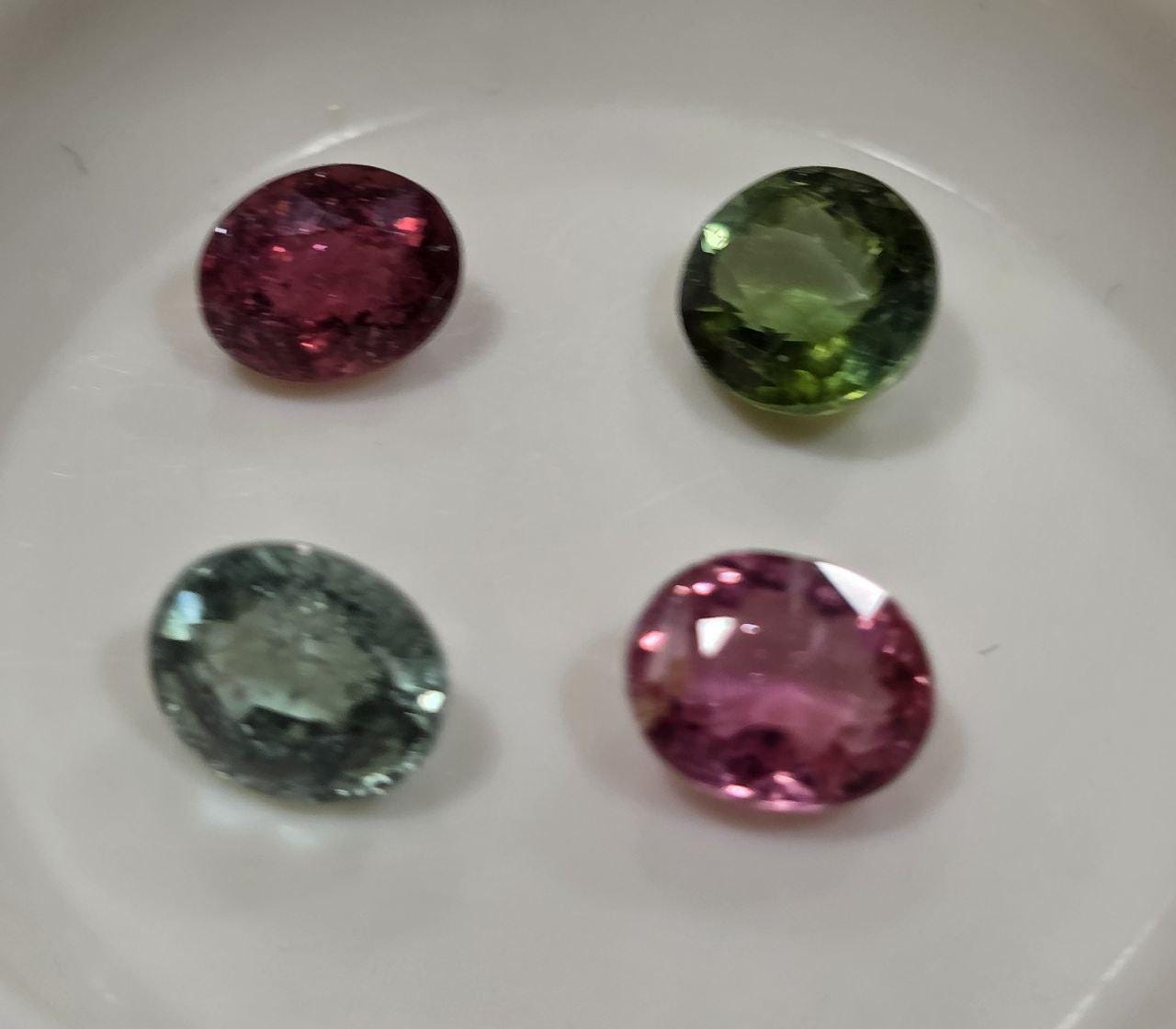 Lot de tourmalines multicolores ovales à facettes 6,6-5 x 6 x 4,8 mm (4 pièces) - Pierres précieuses en vrac - Prix de gros - Gemmes naturelles
