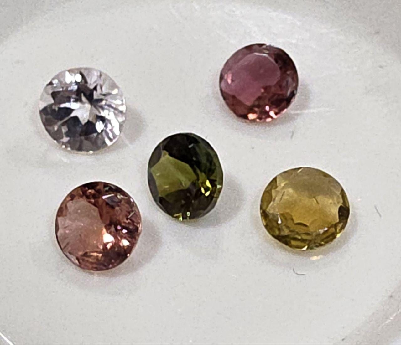 Lot de tourmalines rondes à facettes de 4,5 mm (5 pièces)
