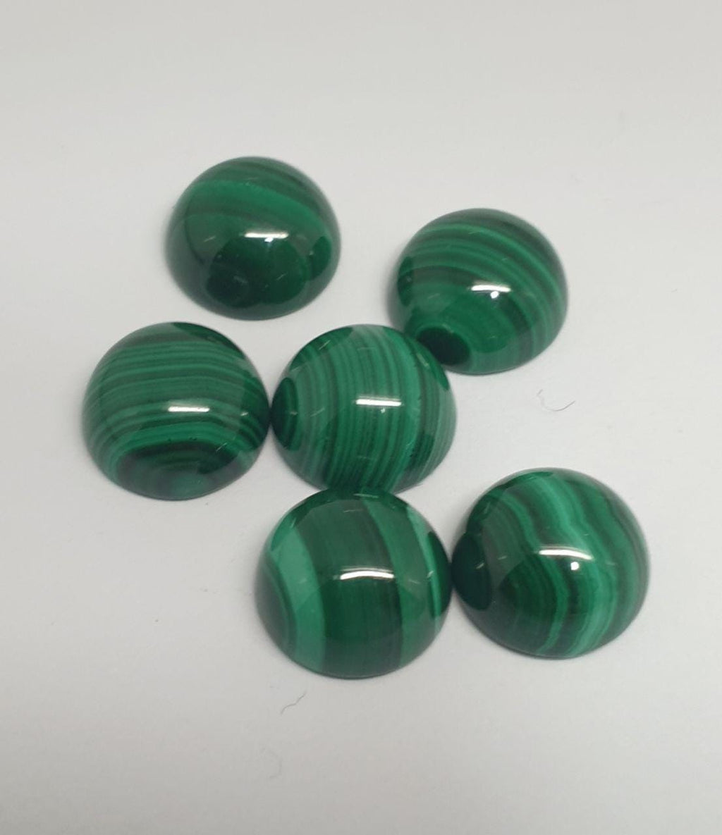 Lote de 6 cabujones redondos de malaquita de 10 mm. Malaquita genuina natural sin tratar.