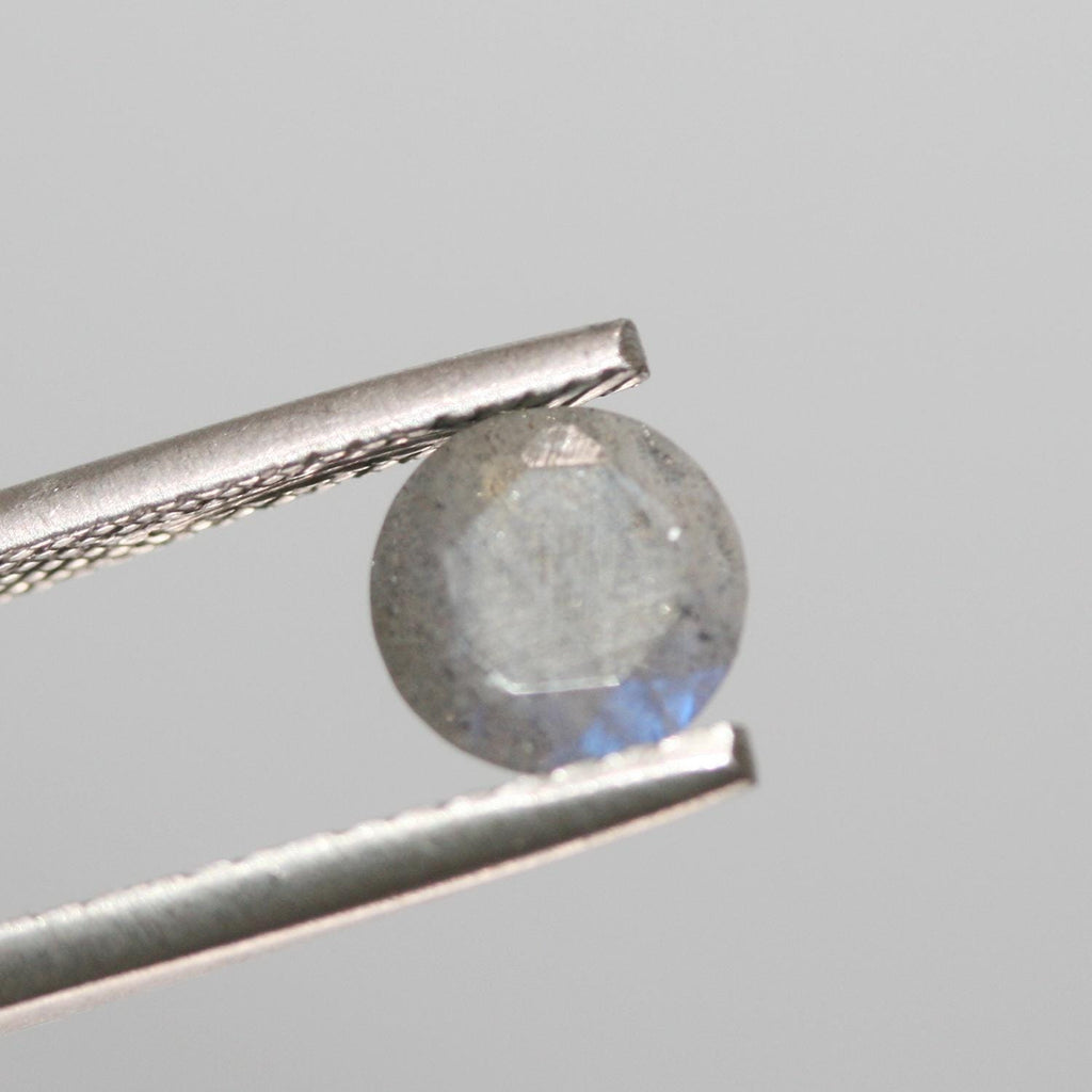 Lot de 15 pièces de labradorite facettée ronde de 7 mm. (15 pièces).