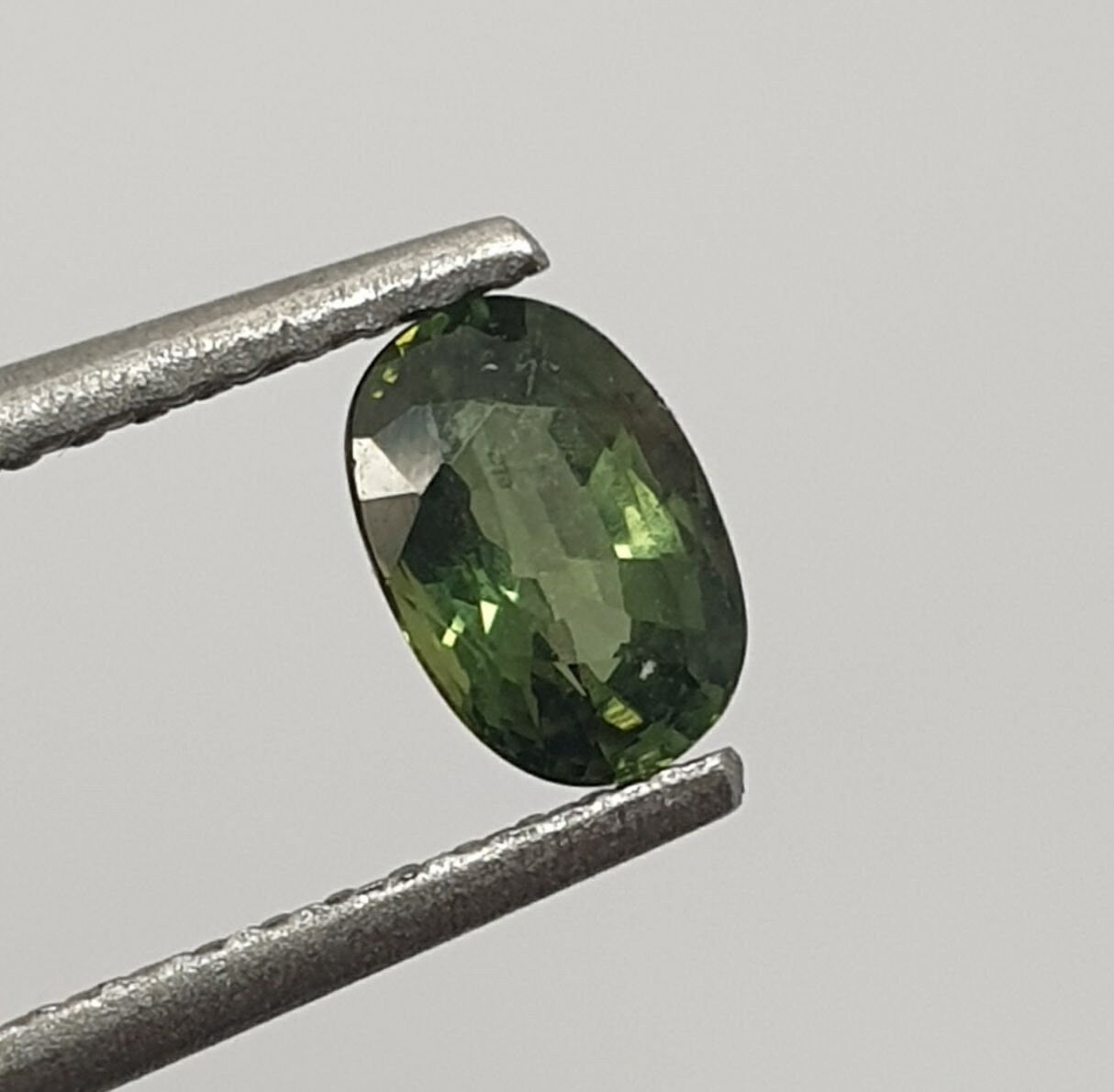 Saphir vert naturel ovale 6x4mm 0,6 ct - Fournitures de joaillerie - Pierres taillées en gros