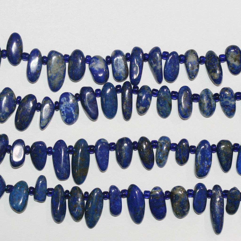 Collier de perles ovales en lapis-lazuli de 15 pouces (environ 39 cm), lisses et irrégulières, de 10 à 18 mm de diamètre. Longueur approximative : 39 cm.