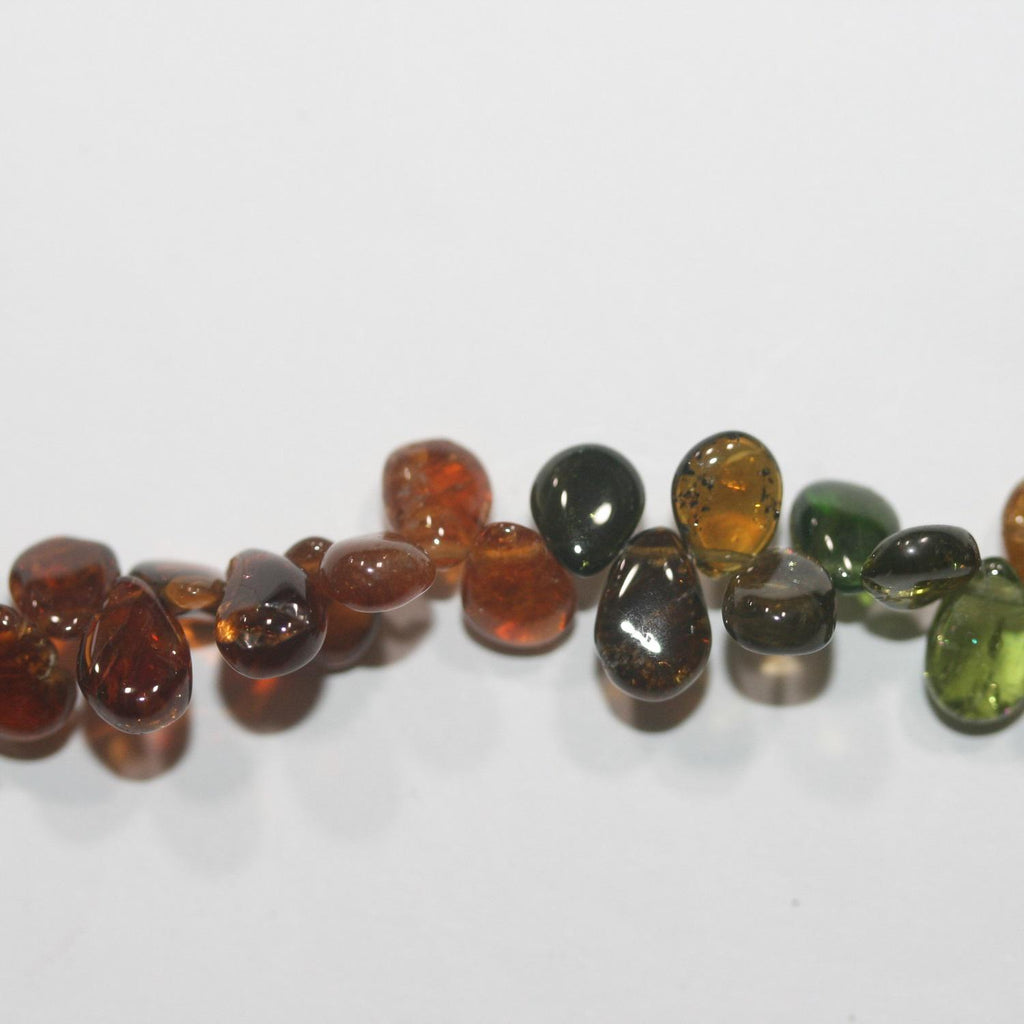 Perles en forme de goutte lisses en tourmaline St Petro de 9 pouces (7 x 5 mm). Longueur du fil : environ 23 cm.