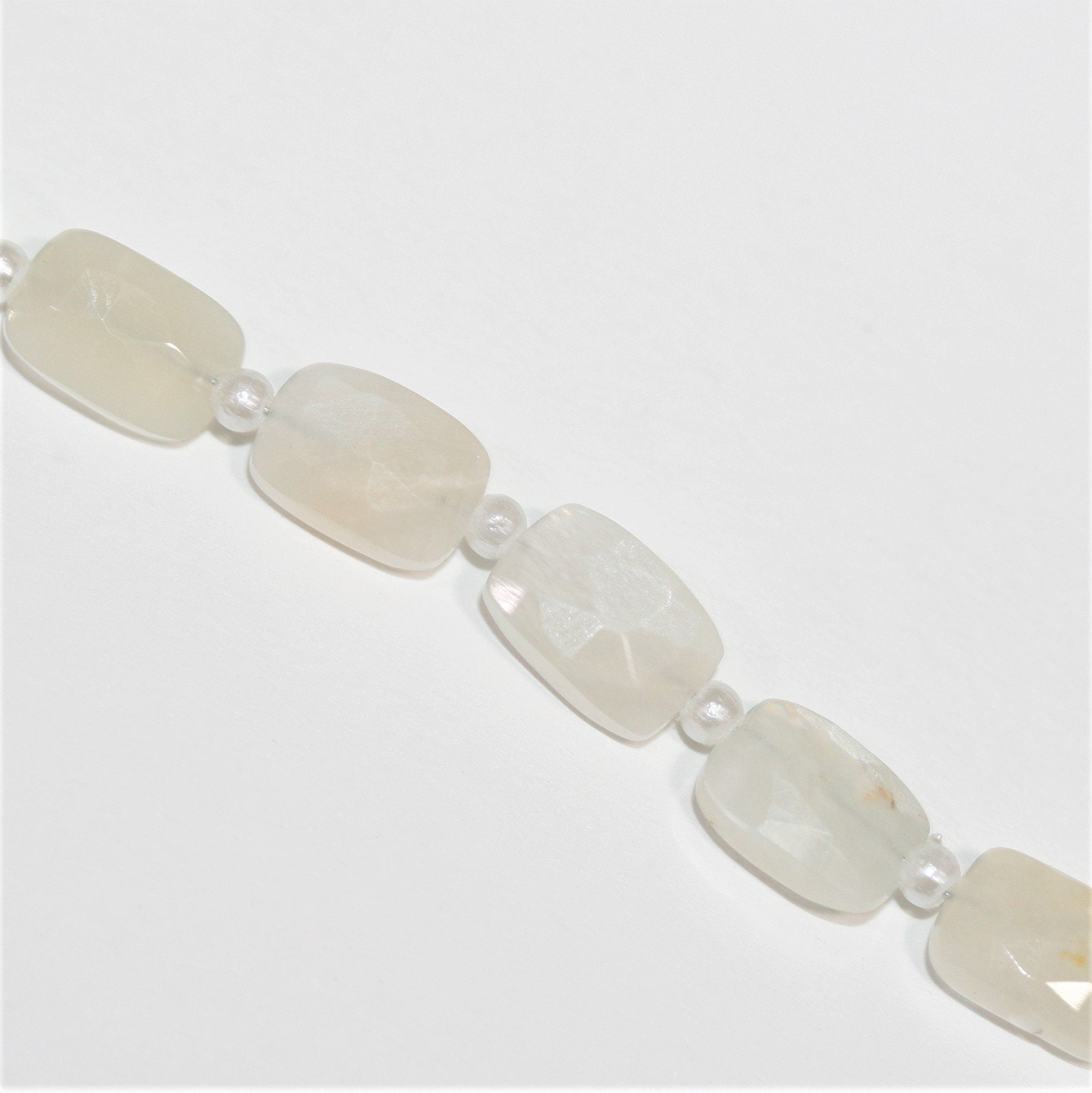 Cuentas rectangulares facetadas de piedra lunar blanca de 7" de 9 x 6 mm - Hilo de 18 cm.