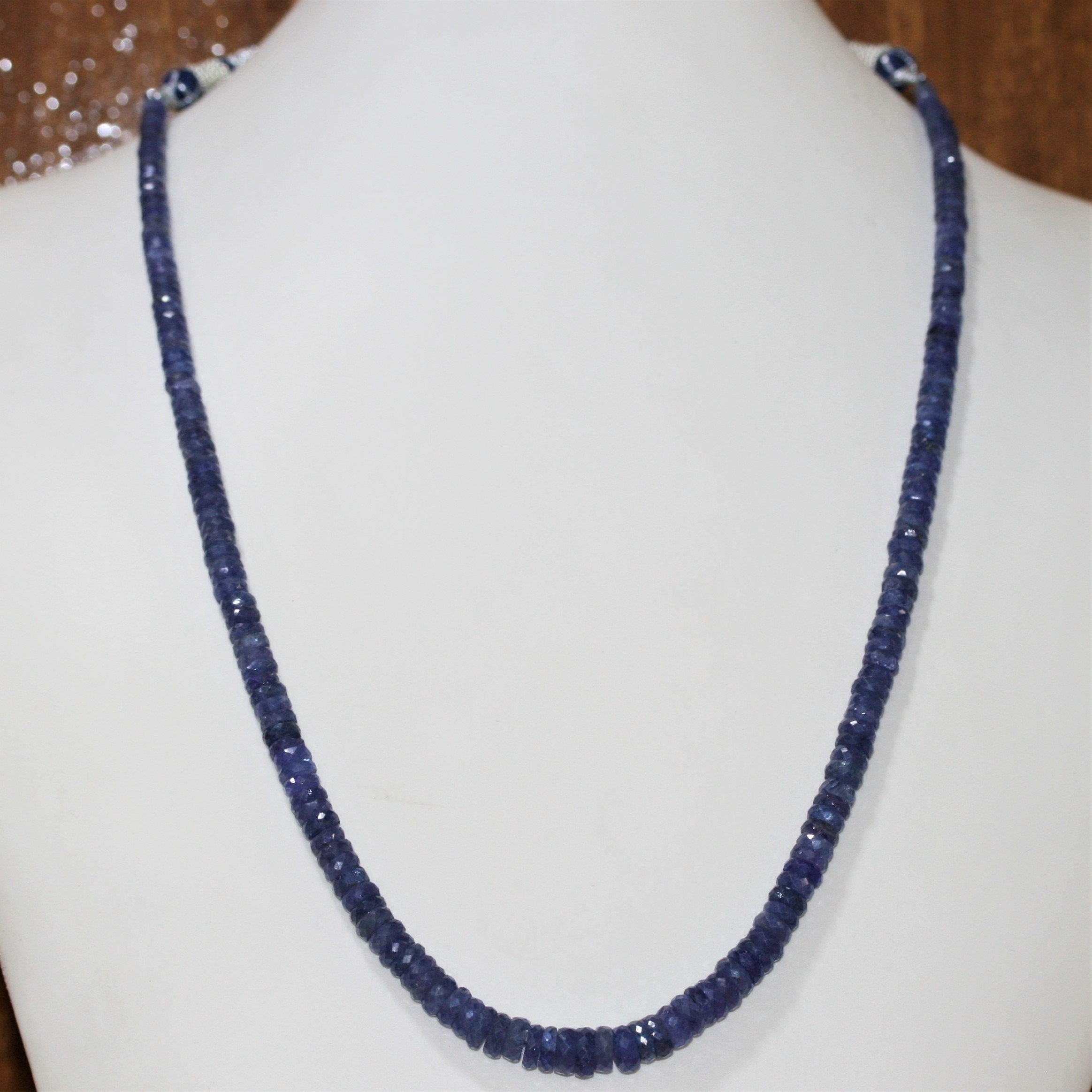 Collar de tanzanita facetada en degradado, 5 x 2-8 x 3 mm (aprox.).