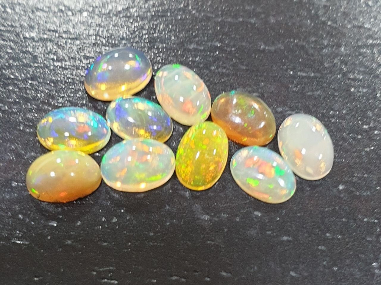 Lote de 6 cabujones ovalados de ópalo Wello natural de 7 x 5 mm (AAA) - Venta al por mayor - Lotes de piedras preciosas - Gema sin tratar