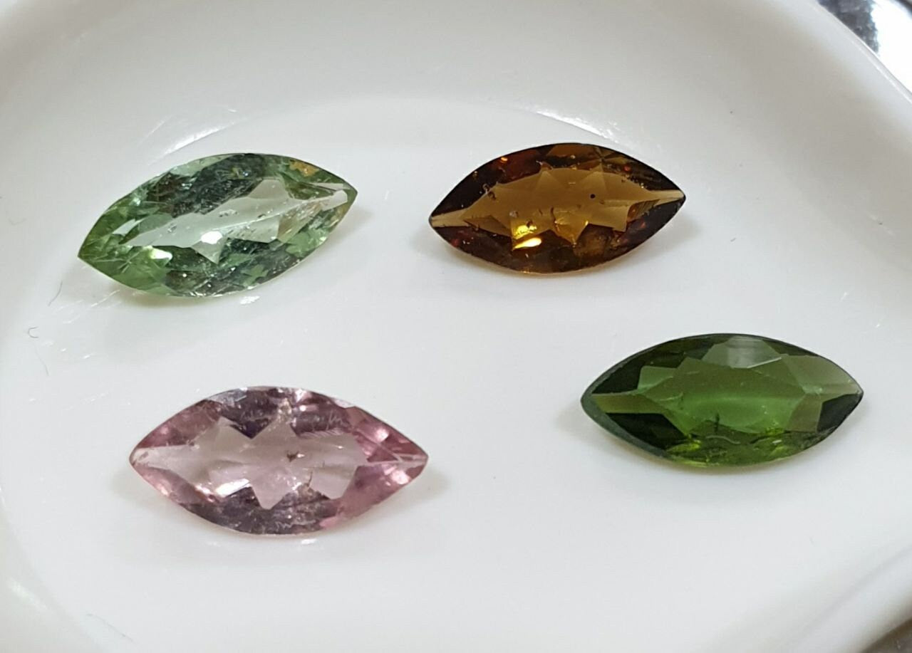 Lot de tourmalines multicolores à facettes en forme de marquise 9 x 4,5 mm (4 pièces) - Pierres précieuses en vrac - Prix de gros - Gemmes naturelles