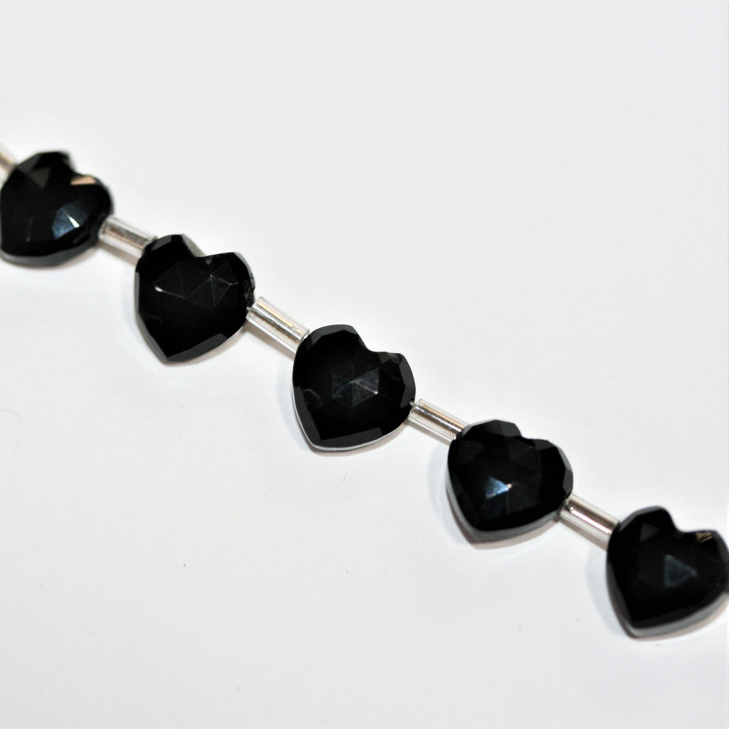 Cuentas de corazón facetadas de ónix santo de 5", 9-10 mm, hilo de 14 cm.