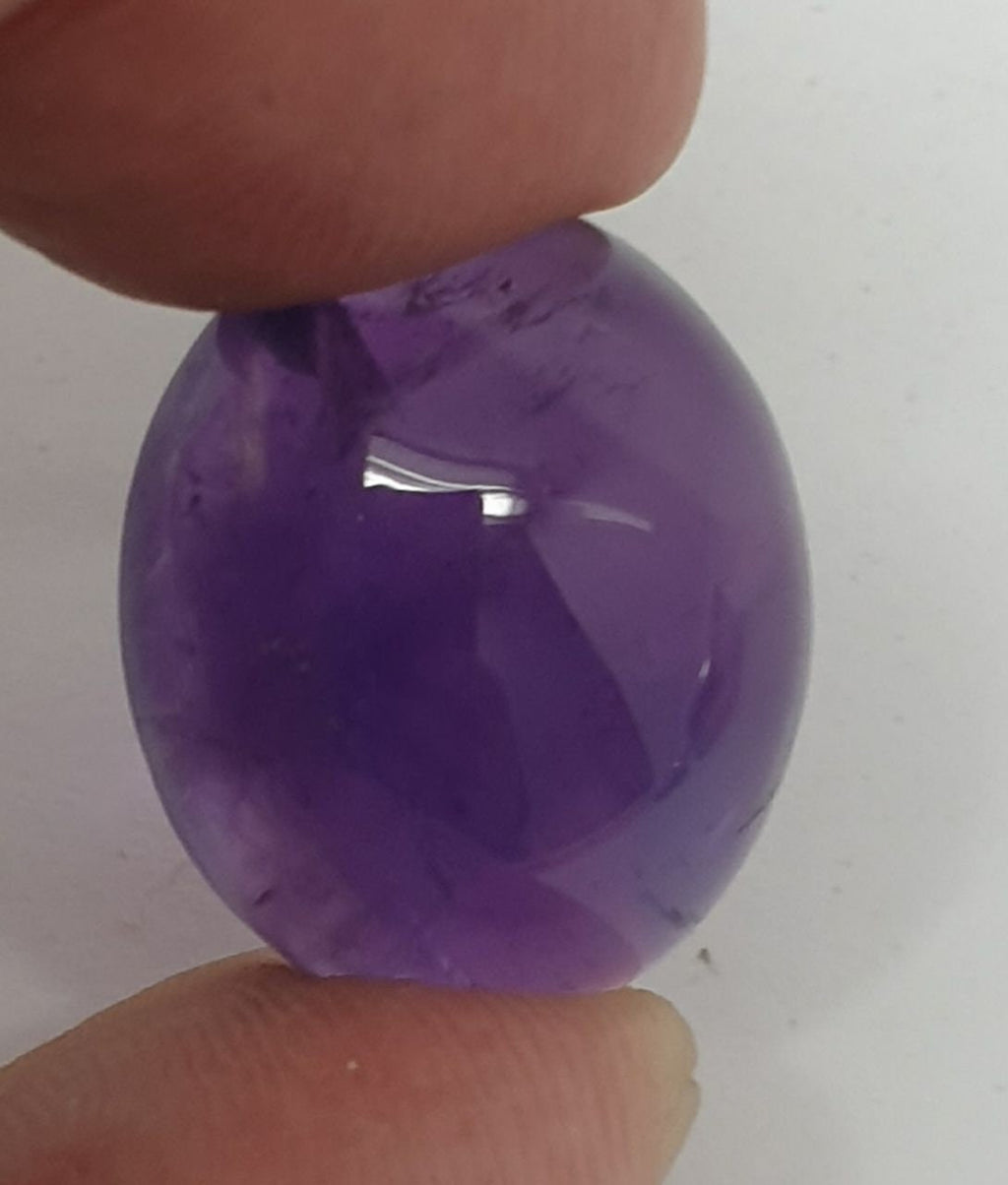 Cabochon ovale d'améthyste africaine 20x16,5mm.-(20,85ct).