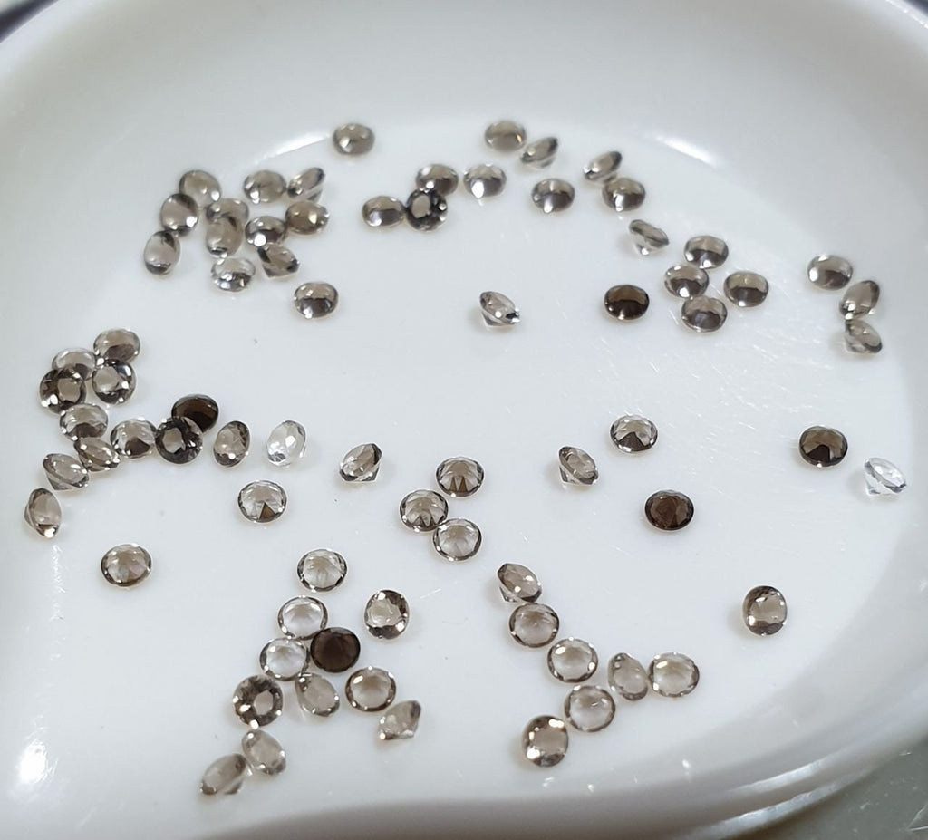 Lote de cuarzo ahumado de 1,5 mm de corte redondo sin tratar. Gemas al por mayor. Proveedor de gemas DIY. Piedras genuinas. Gemas diminutas.