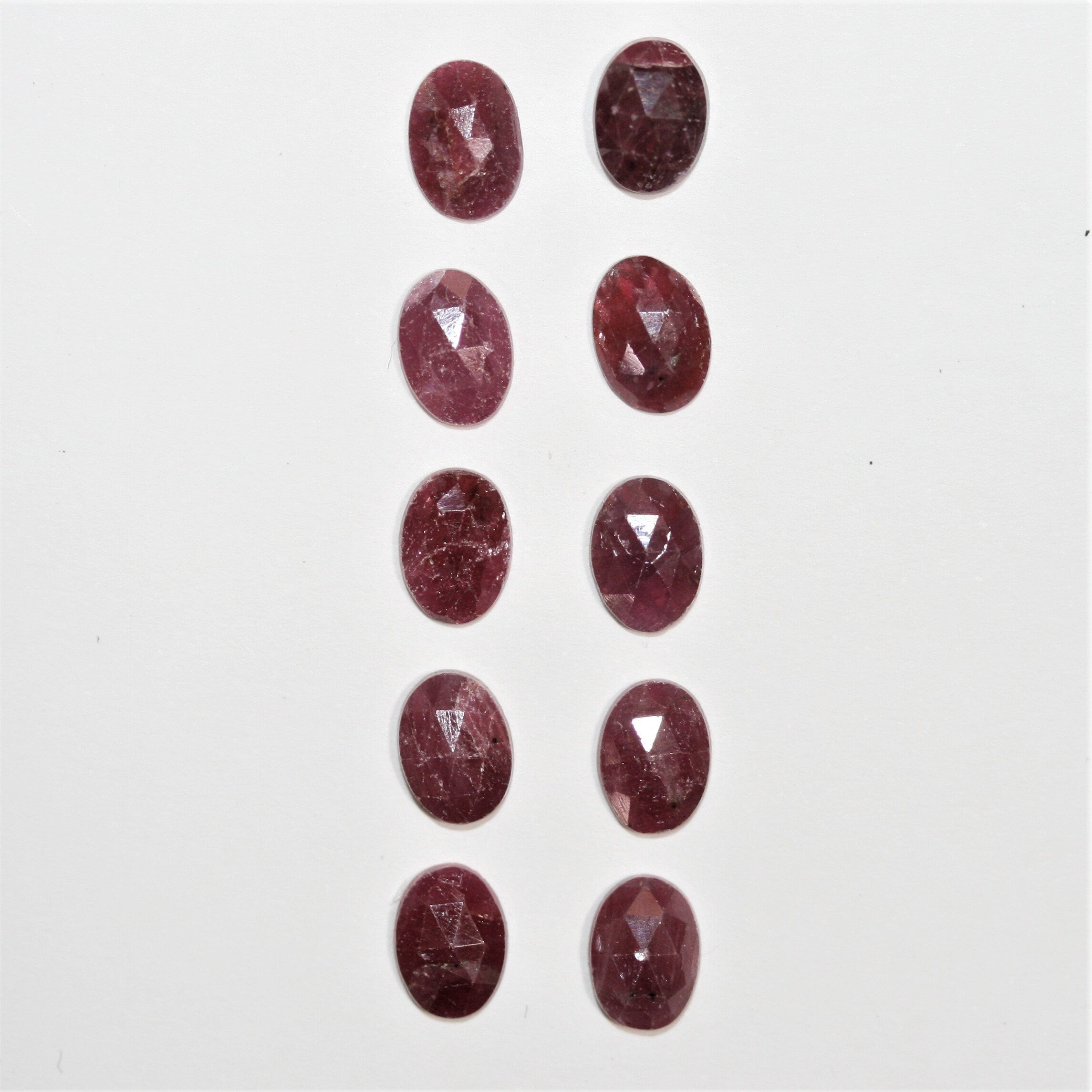 10 Pcs Faceted Oval Ruby Cabuchon. 5x7mm. (10 pcs.)