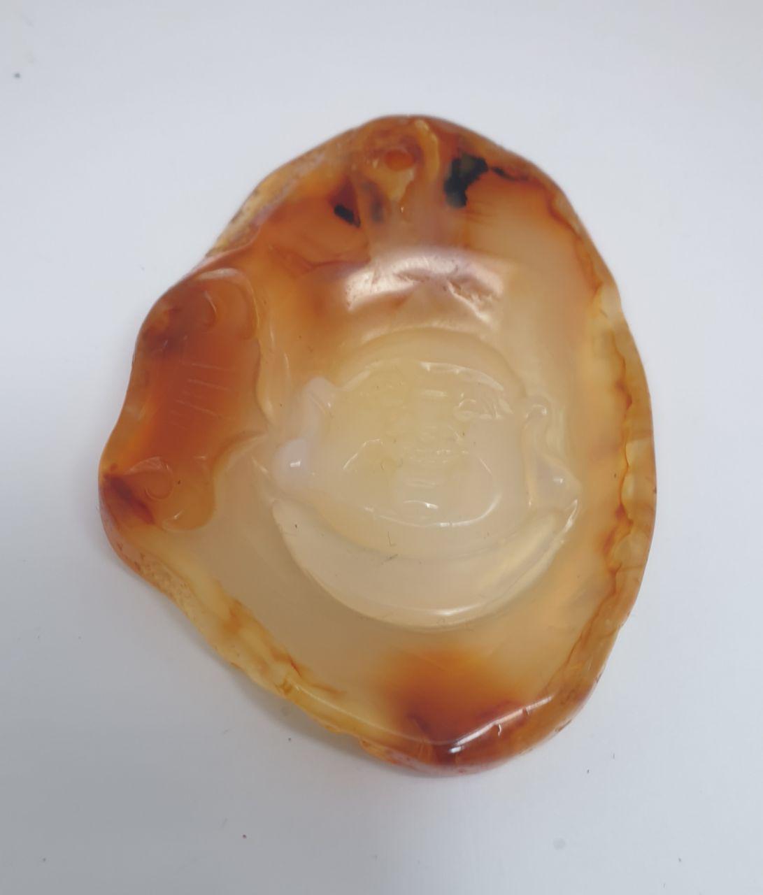 Colgante grande de Buda tallado en ágata cornalina. Talla de piedra preciosa. Pieza única de 74 x 53 mm.