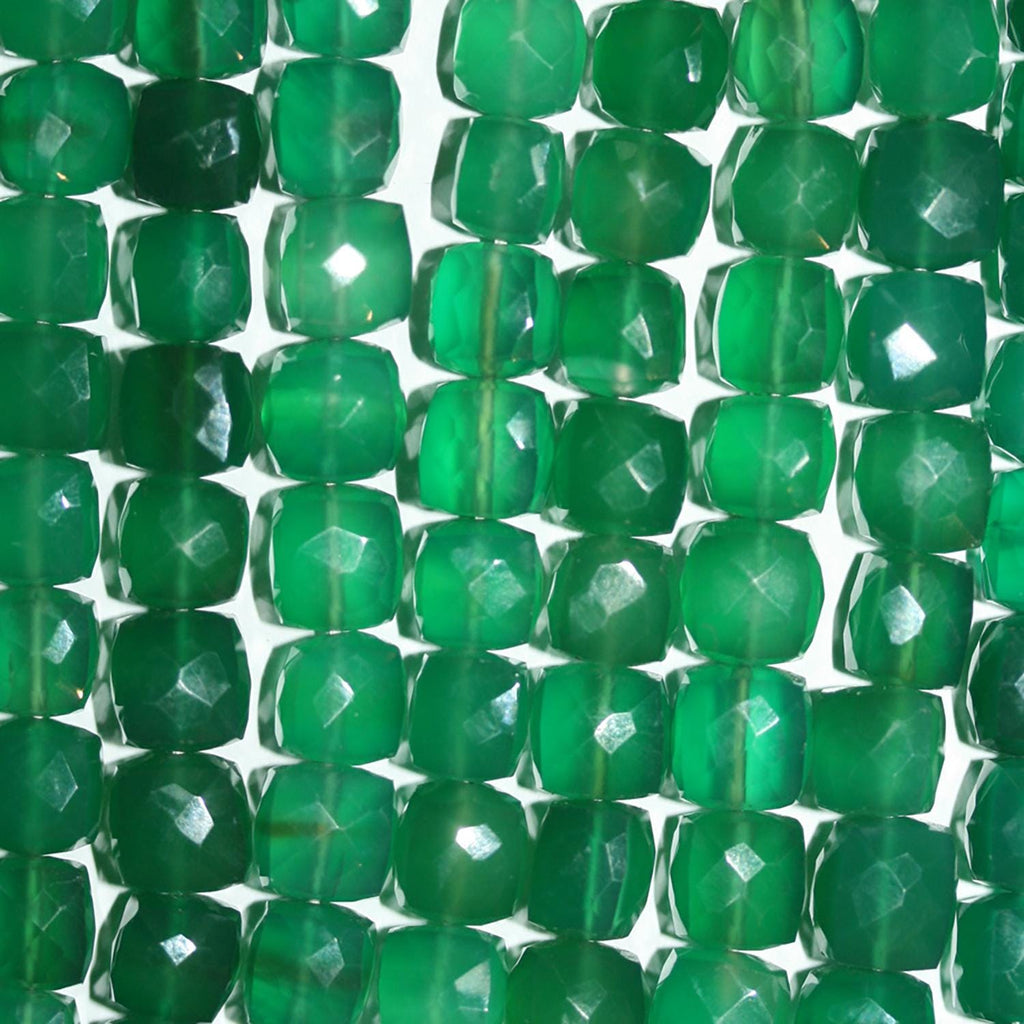 Cuentas de cubo facetadas de ónix verde de 48 cm (19"), 6-7 mm (aprox. - Hilo de 23 cm)