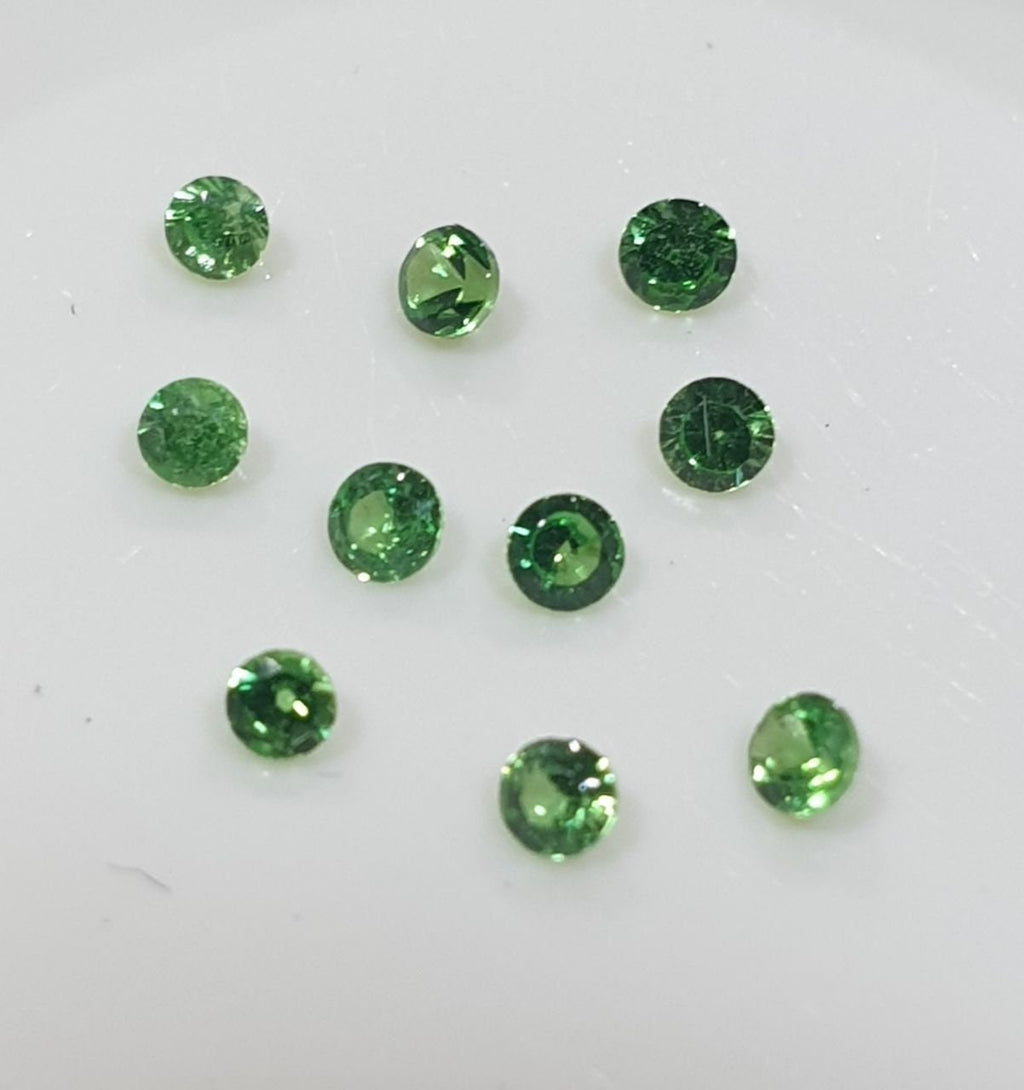 Lote de 10 piedras preciosas de granate tsavorita facetadas redondas de 1,7 mm. Precio al por mayor.