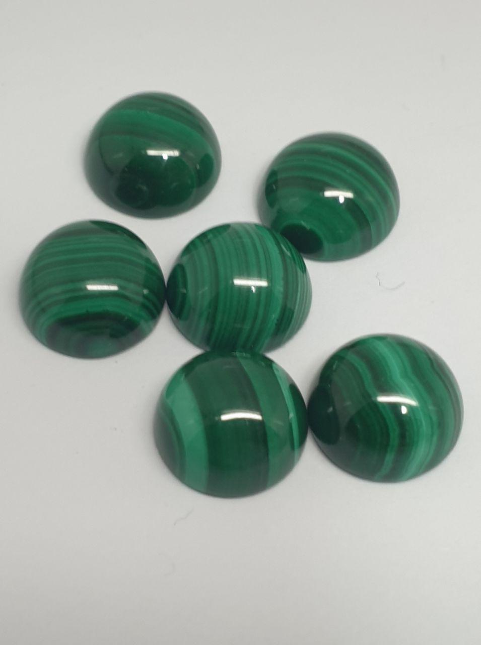 Lote de 6 cabujones redondos de malaquita de 10 mm. Malaquita genuina natural sin tratar.
