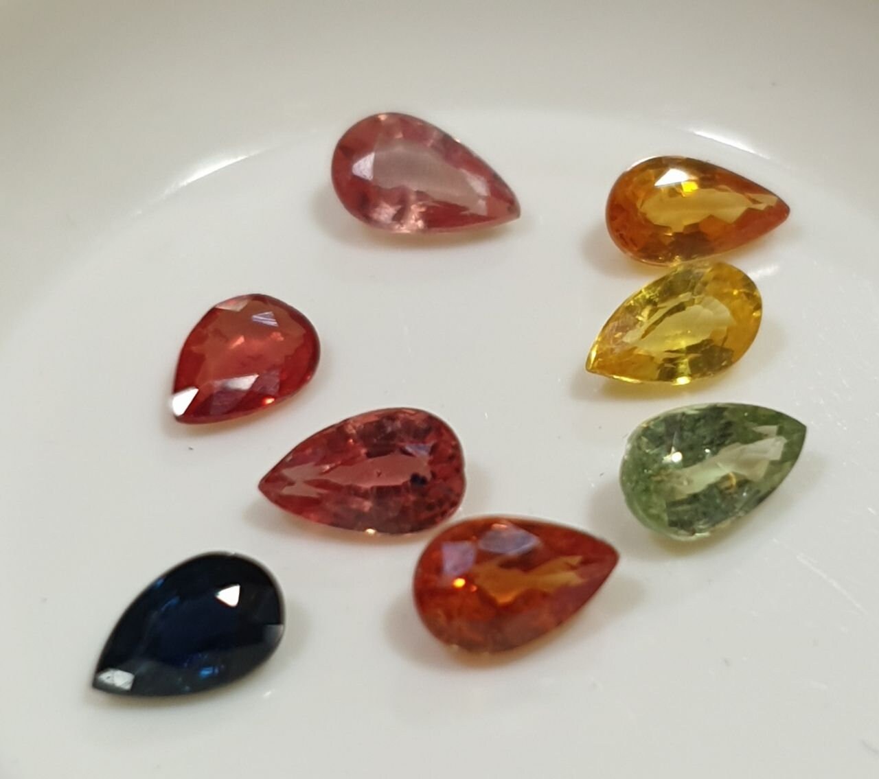 Lot de saphirs naturels multicolores en forme de poire (5 x 3-3,5 mm) - Vert, rose, jaune, orange - Vente en gros - Pierres de qualité supérieure