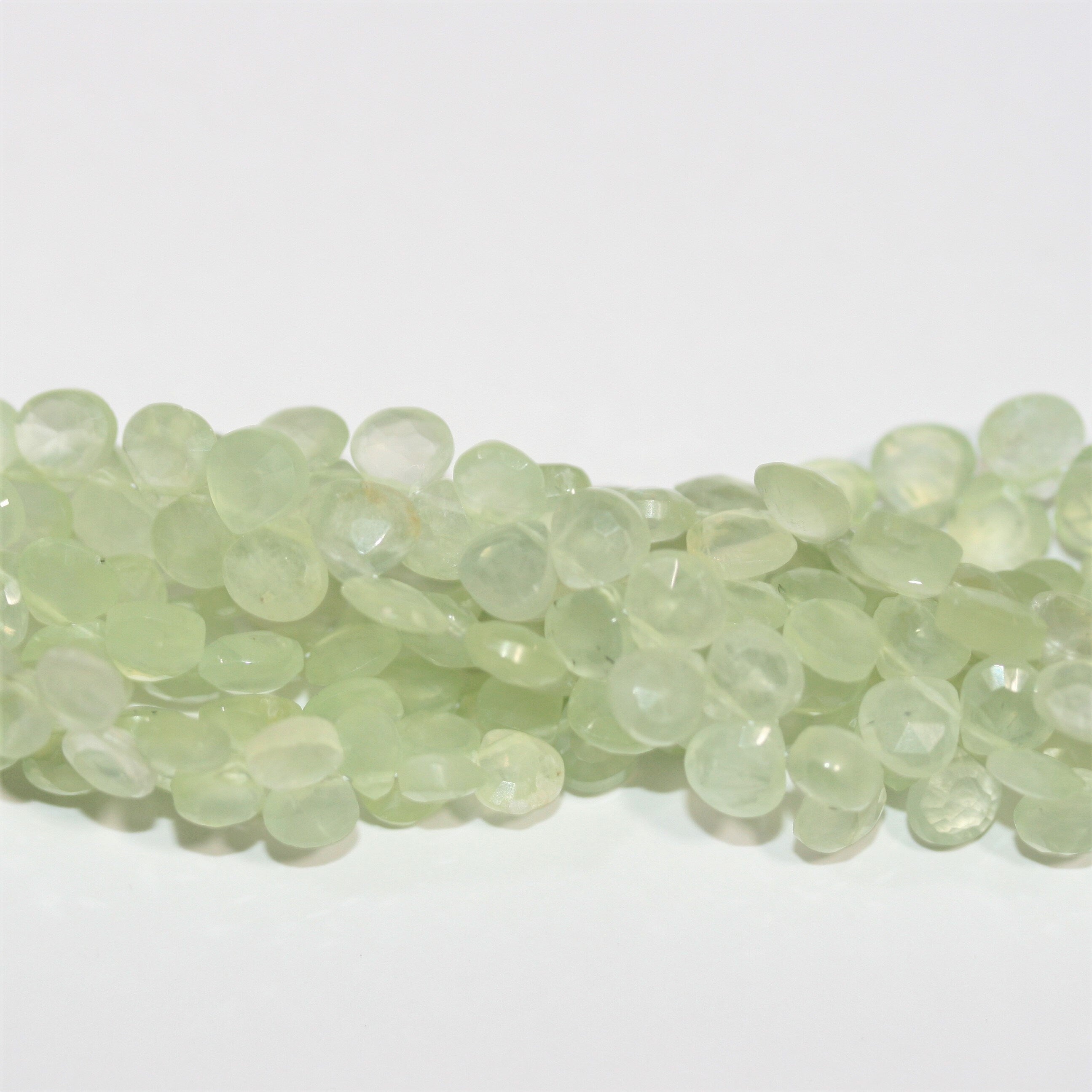 Cuentas de gota facetadas de St Prehnite de 7" de 6 mm - Hilo de 18 cm.