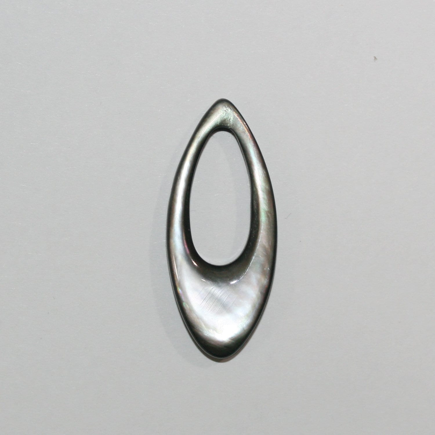 Pendentif goutte en nacre 35 x 15 mm - Pendentifs en nacre naturelle et coquillage - Nacre